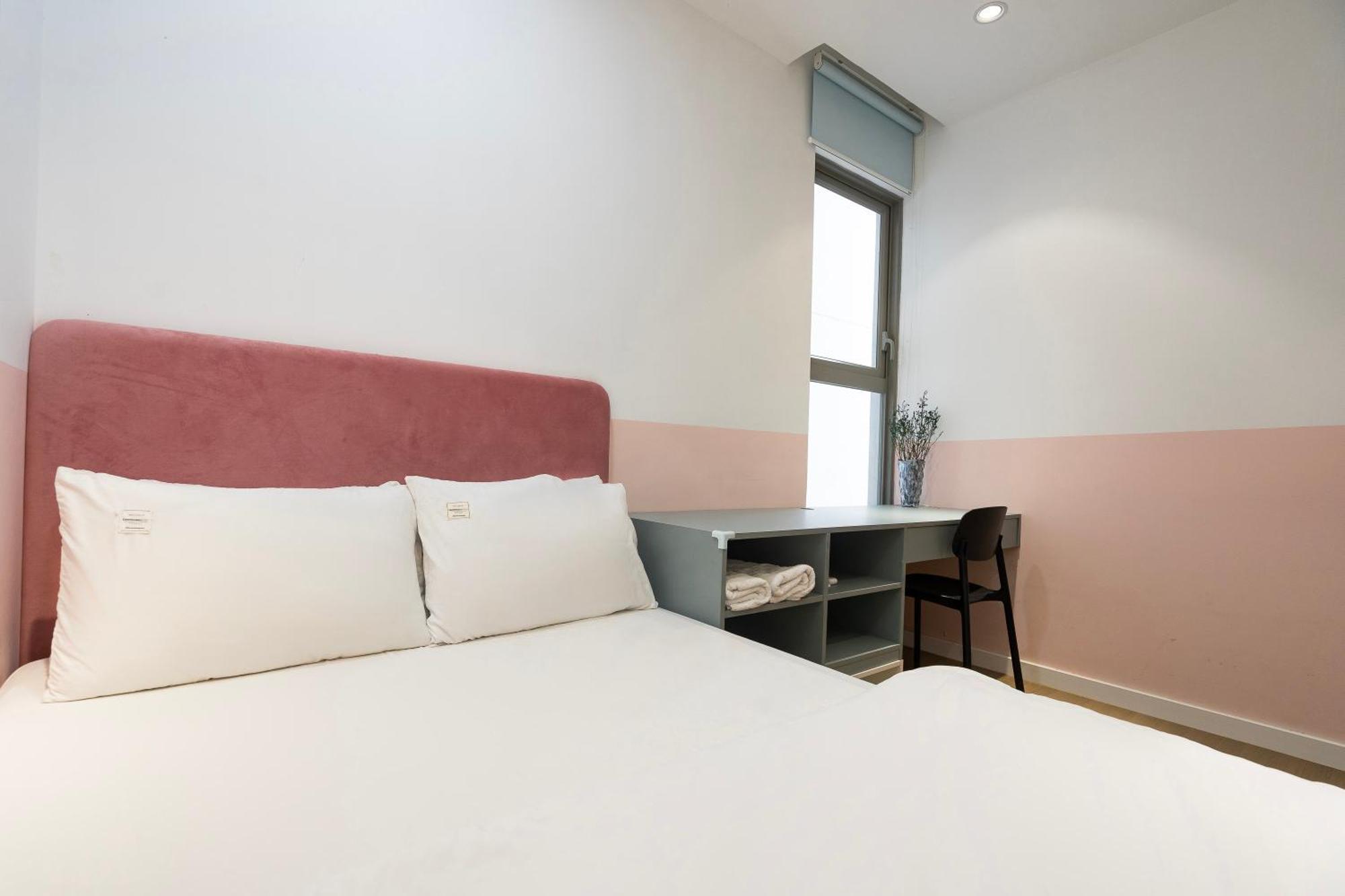River Panorama 2 Bedroom Luxury District 7