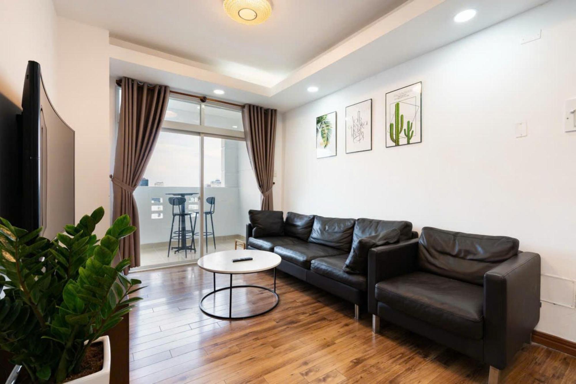 Otis - Balcony View - Steps From Bui Vien - International Plaza Building - District 1