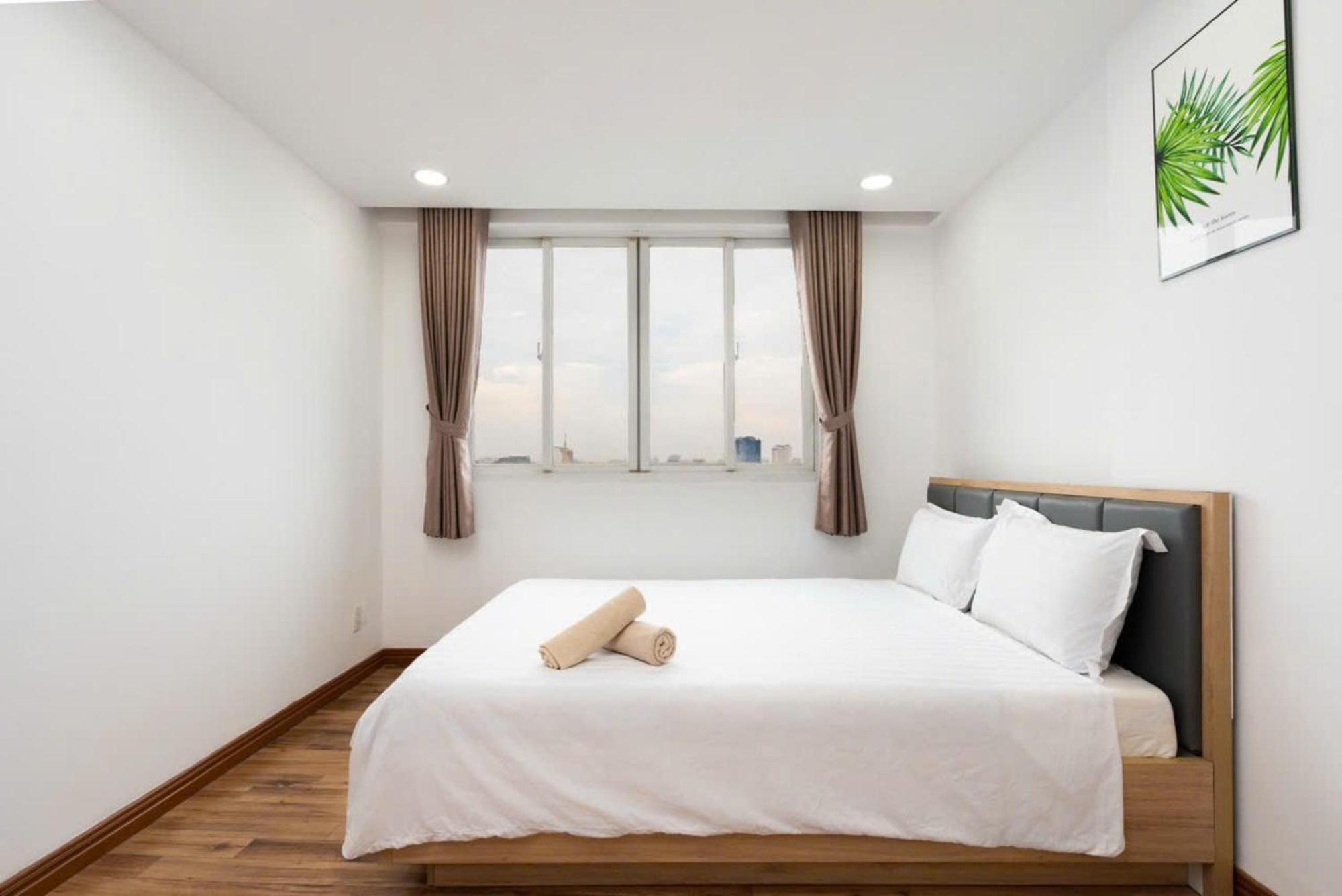 Otis - Balcony View - Steps From Bui Vien - International Plaza Building - District 1