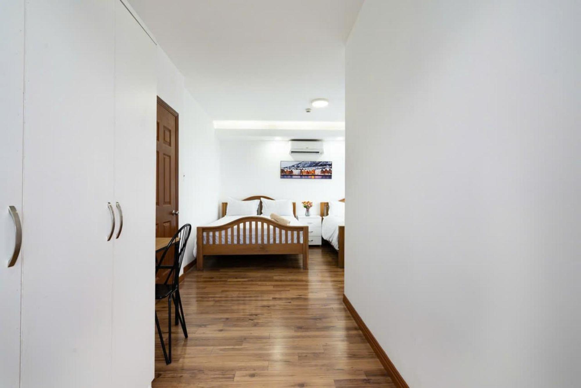 Otis - Balcony View - Steps From Bui Vien - International Plaza Building - District 1 Ho Chi Minh City