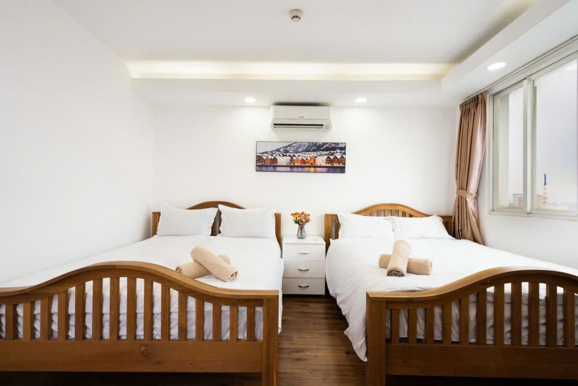Otis - Balcony View - Steps From Bui Vien - International Plaza Building - District 1 Apartment
