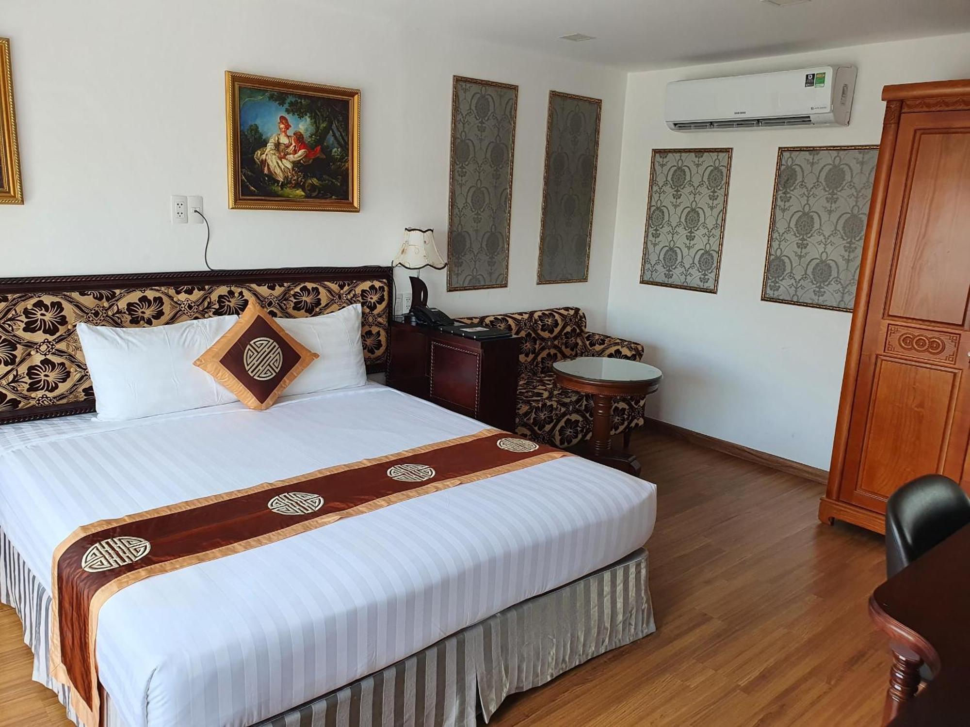 Collection O Emerald Luxury - Near Secc Hotel 3*