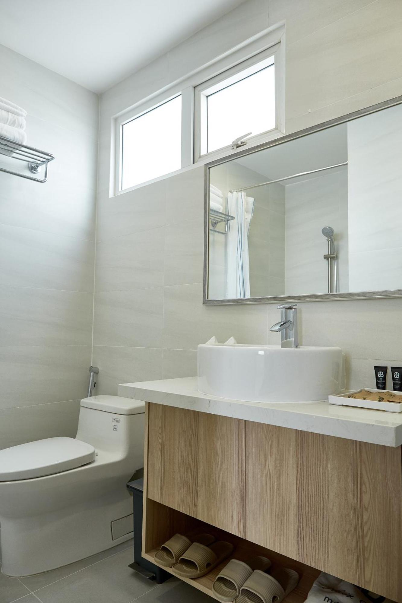 8b 3* Ho Chi Minh City