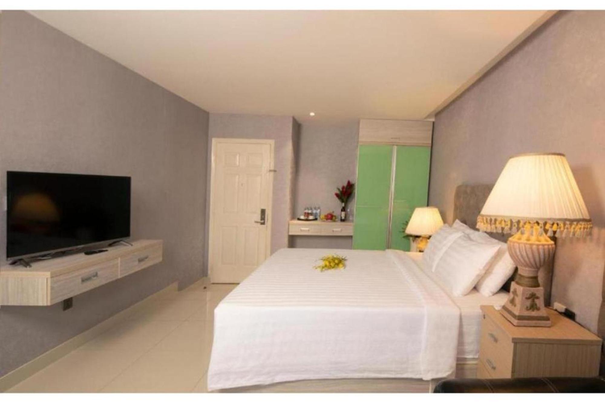 Hotel Collection O Sunshine Garden - Near Secc