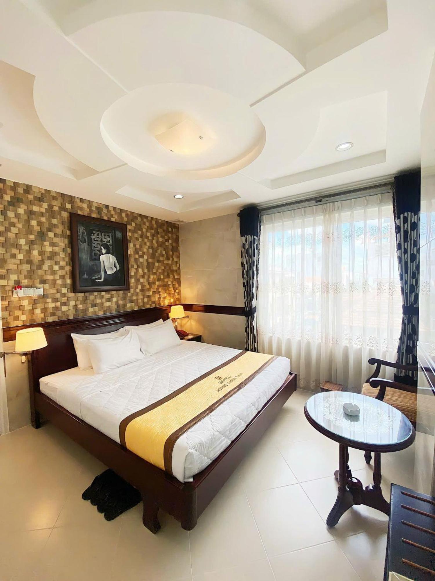 Hoang Thanh Thuy Airport 2 - Gan Am Thuc Dem Cho Hoang Hoa Tham 2*