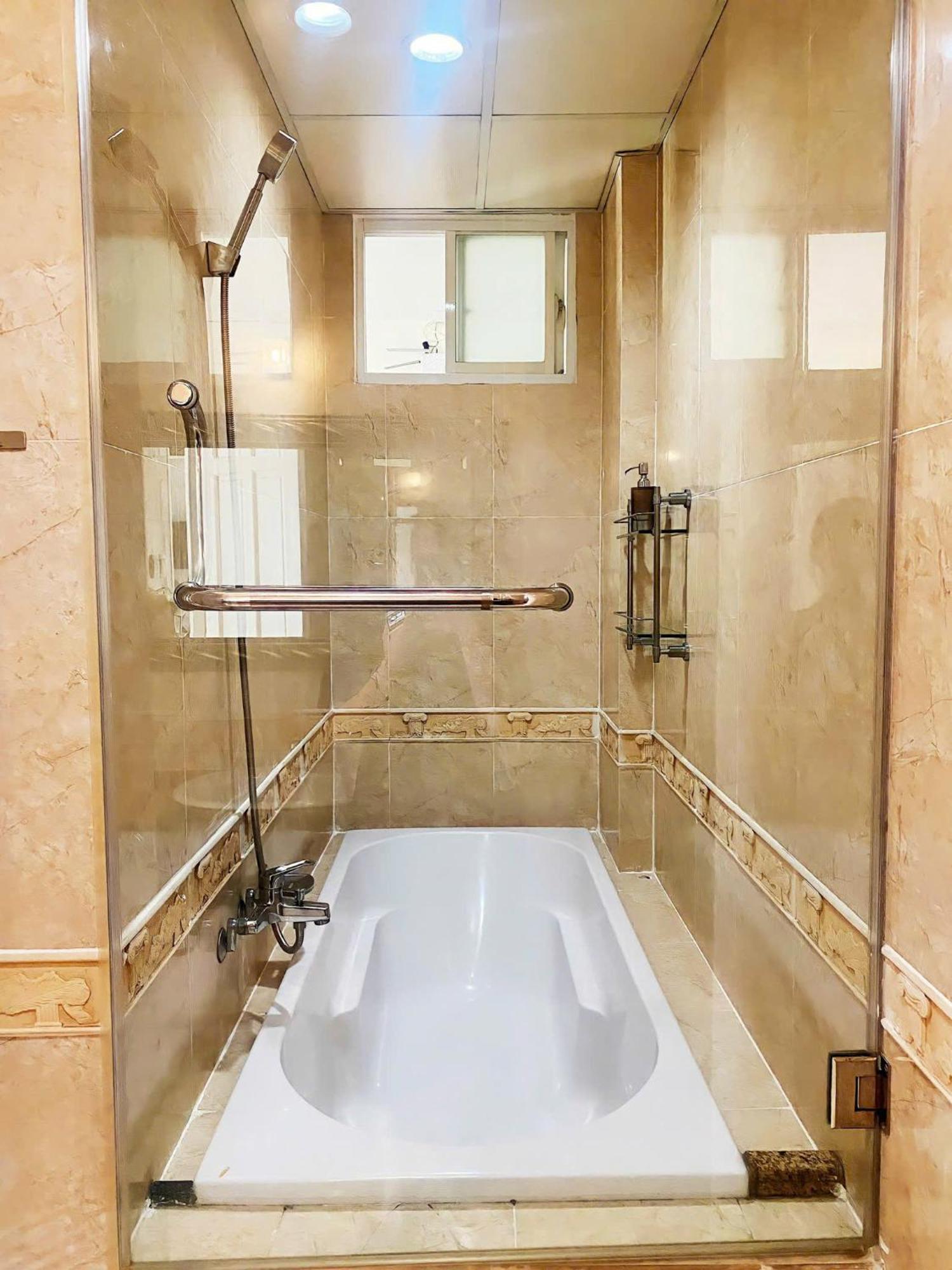 Hotel Hoang Thanh Thuy Airport 2 - Gan Am Thuc Dem Cho Hoang Hoa Tham