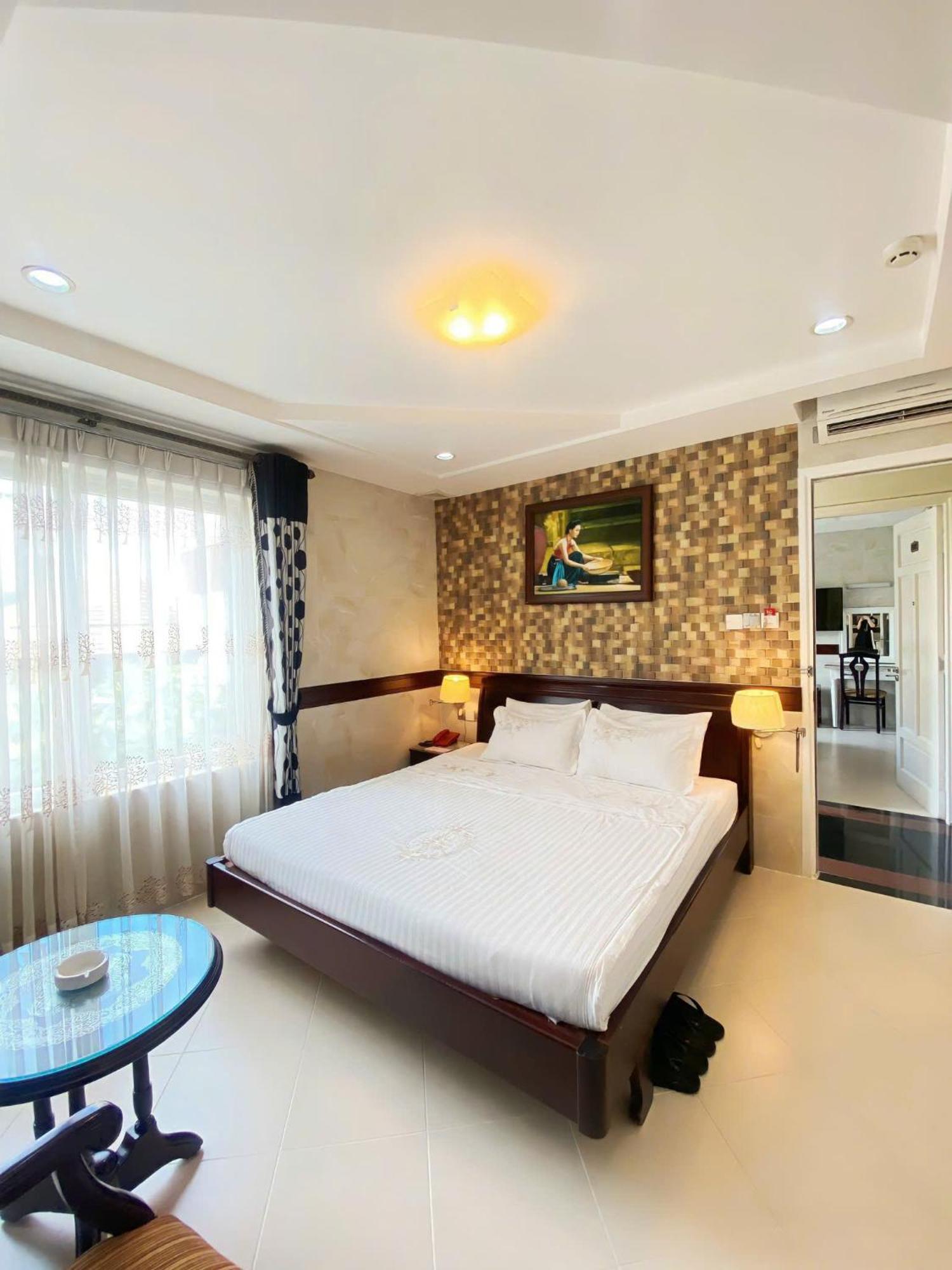 Hotel Hoang Thanh Thuy Airport 2 - Gan Am Thuc Dem Cho Hoang Hoa Tham 2*