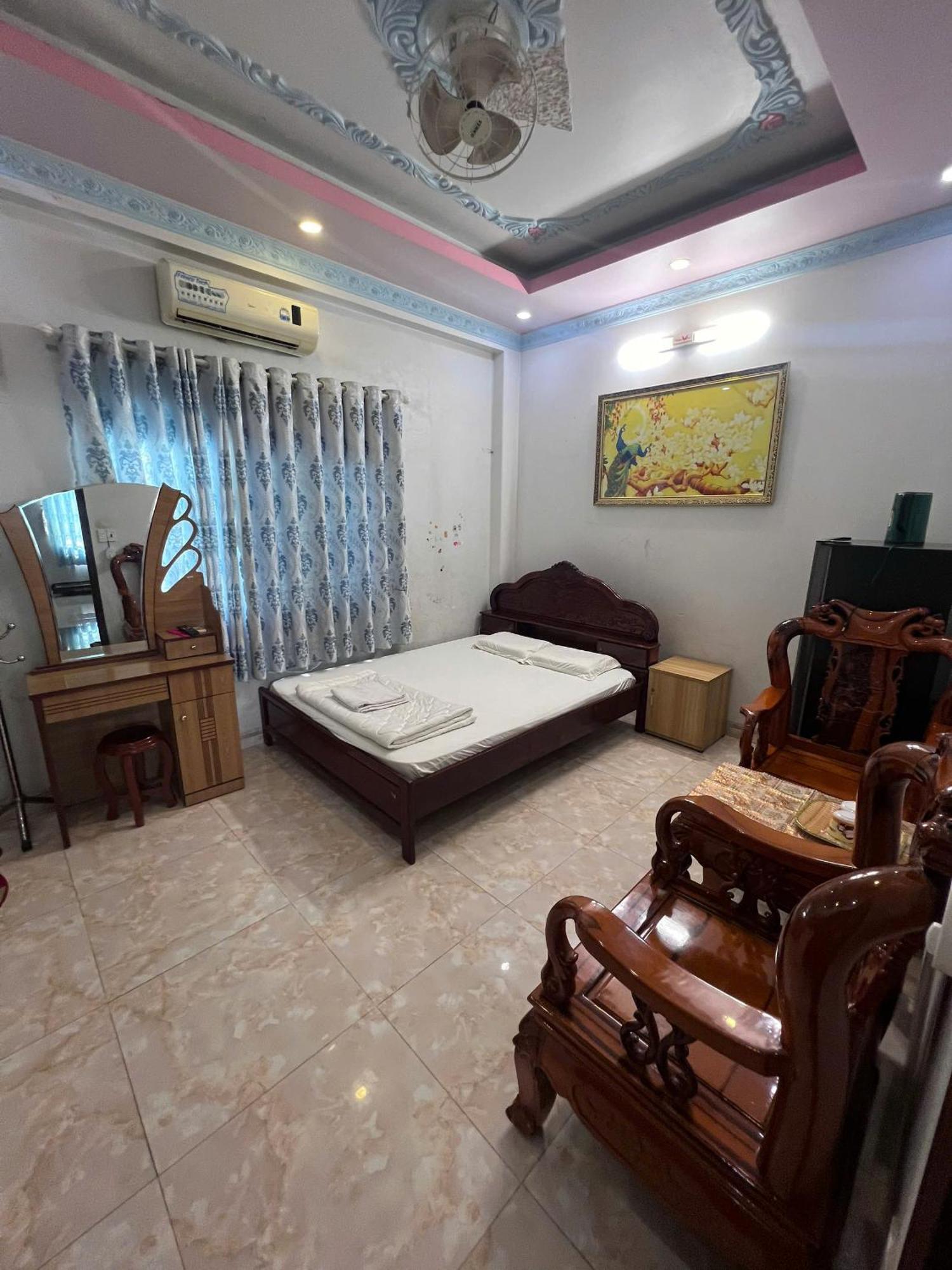 Nha Nghi Happy Hotel *