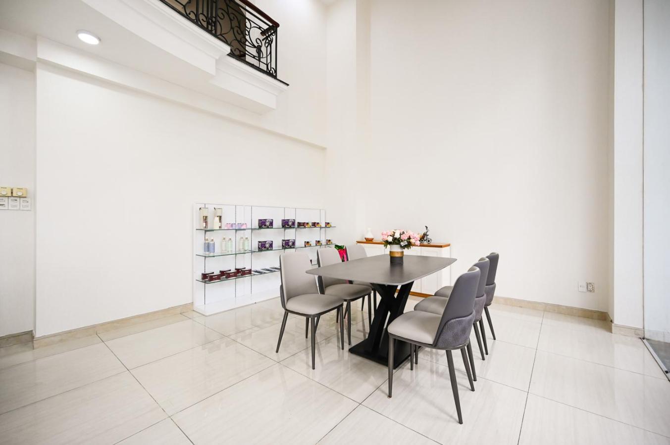 Khách sạn The Shilla Luxury I Phu My Hung 2*