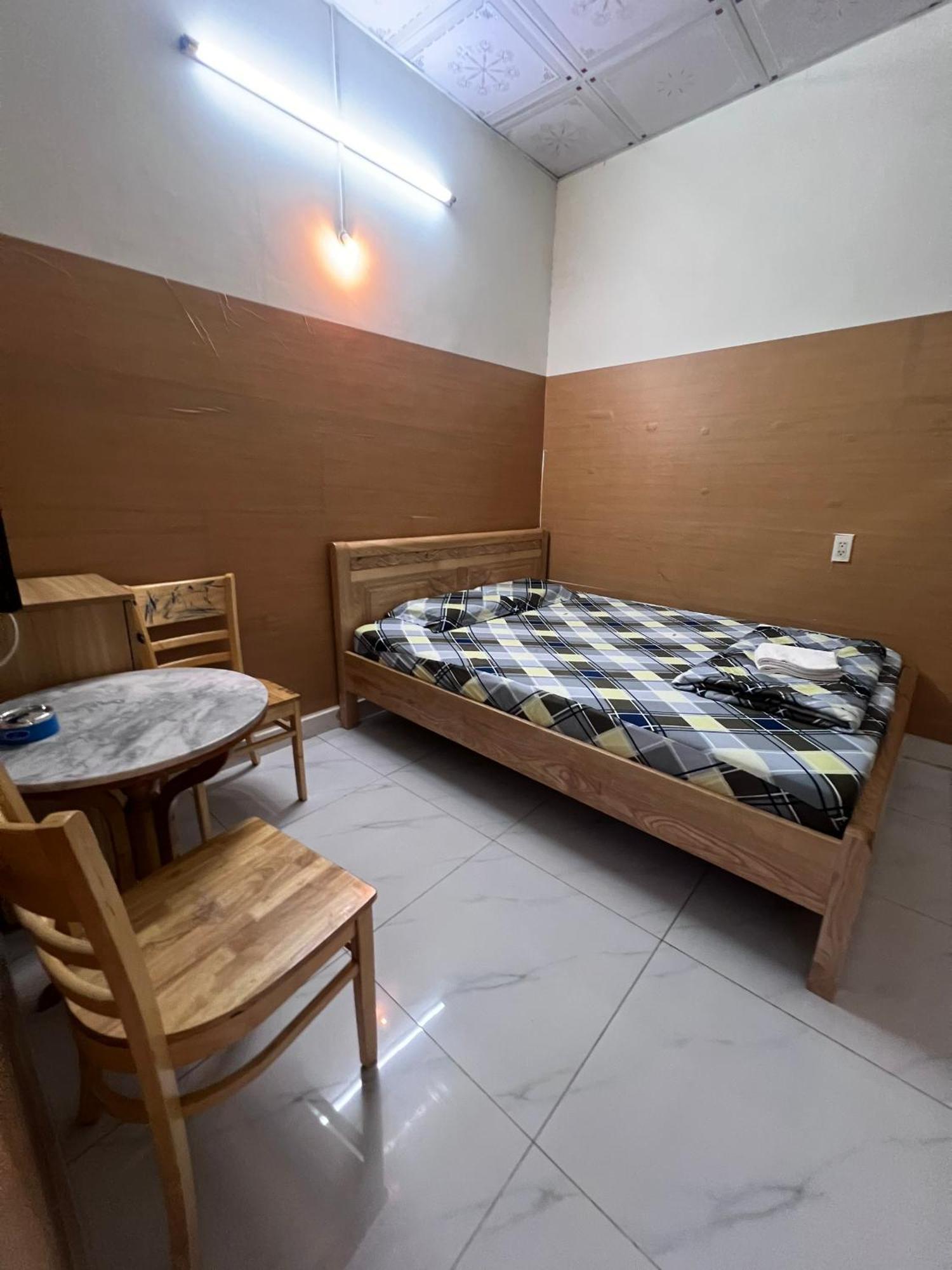 Nha Nghi Happy Hotel Ho Chi Minh City