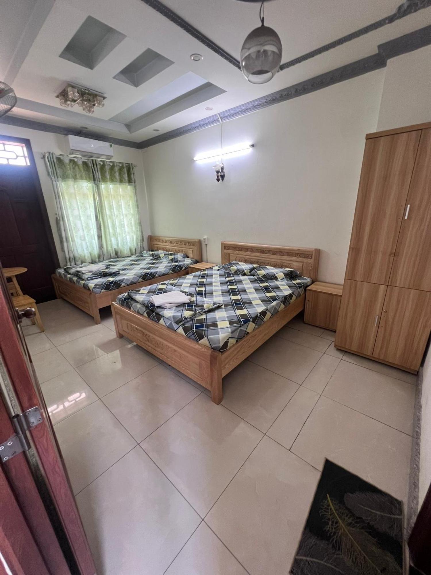 Hotel Nha Nghi Happy *