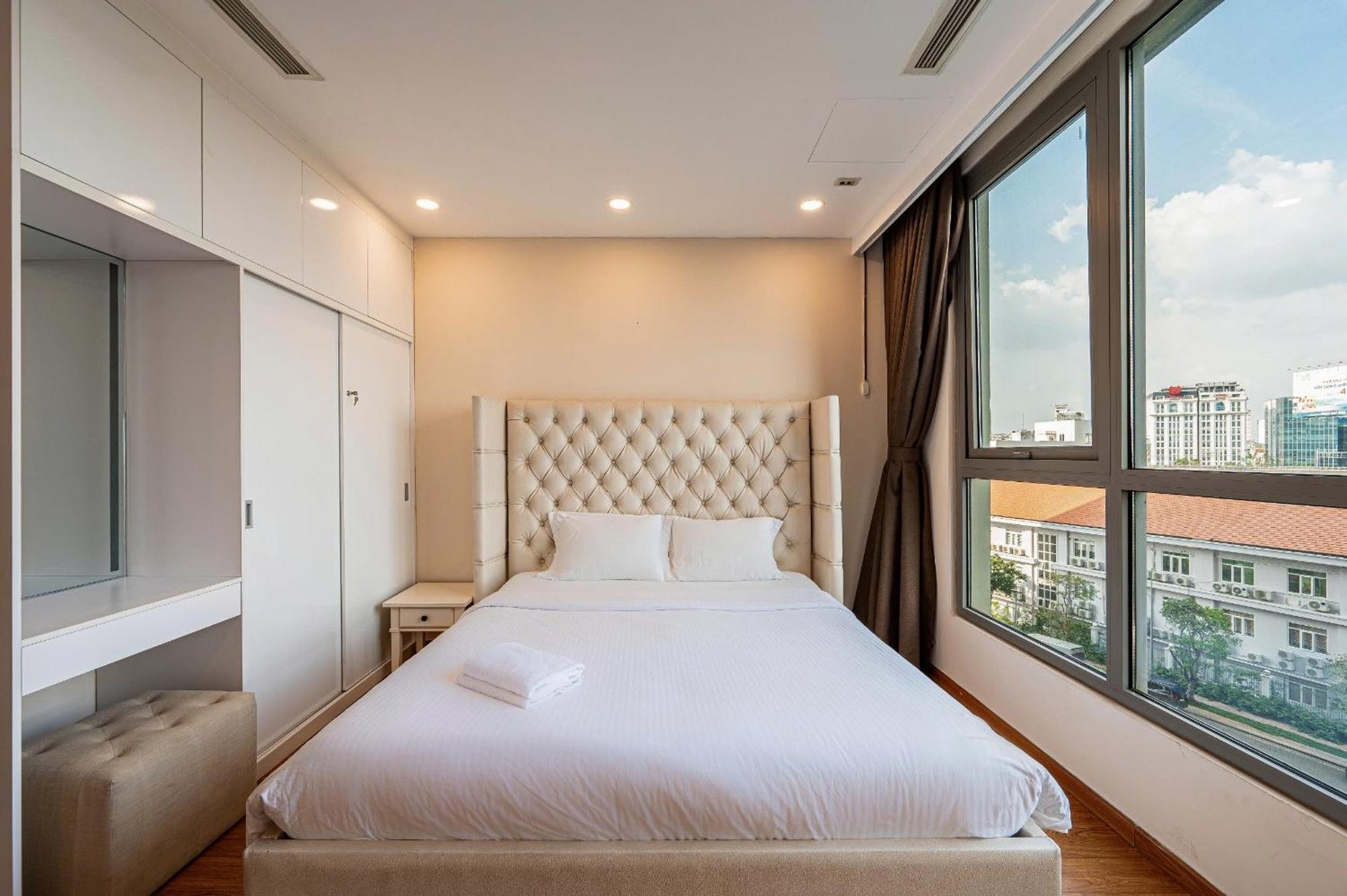 Khách sạn Vinhomes Landmark Luxury By Navie TP. Hồ Chí Minh