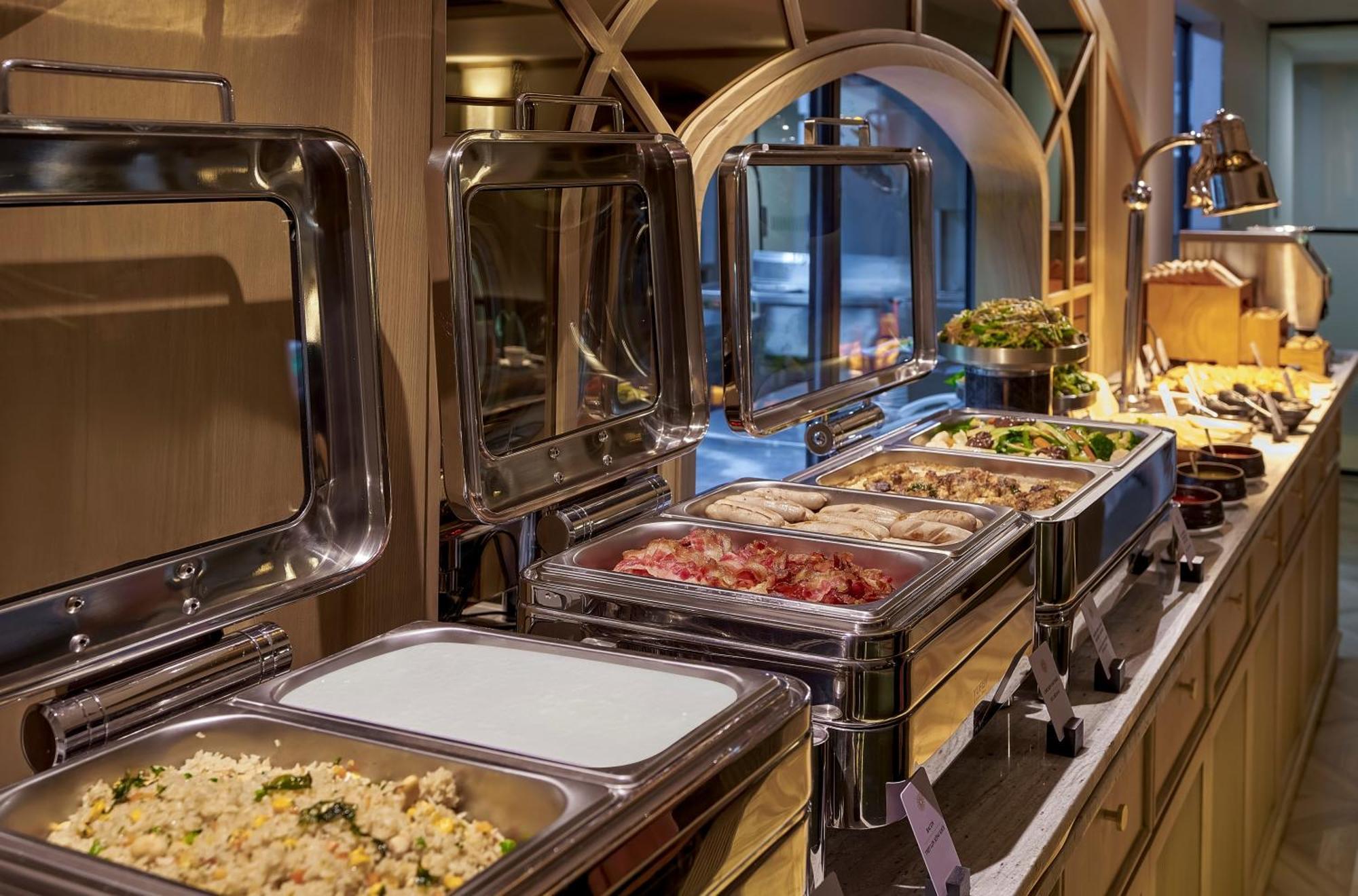 La Siesta Premium Saigon Khách sạn 5*