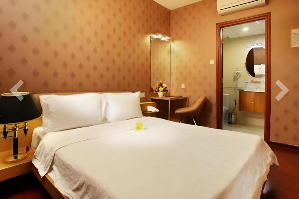 Hotel The White 8a Thai Lung Ho Chi Minh City