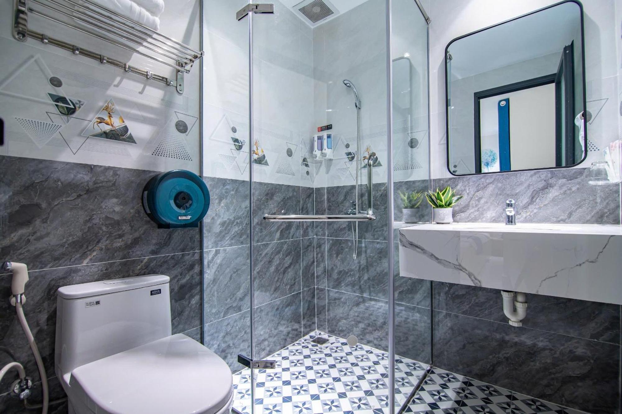 Bin Bin 14 Near Vstar School D7 Hotel Ho Chi Minh City