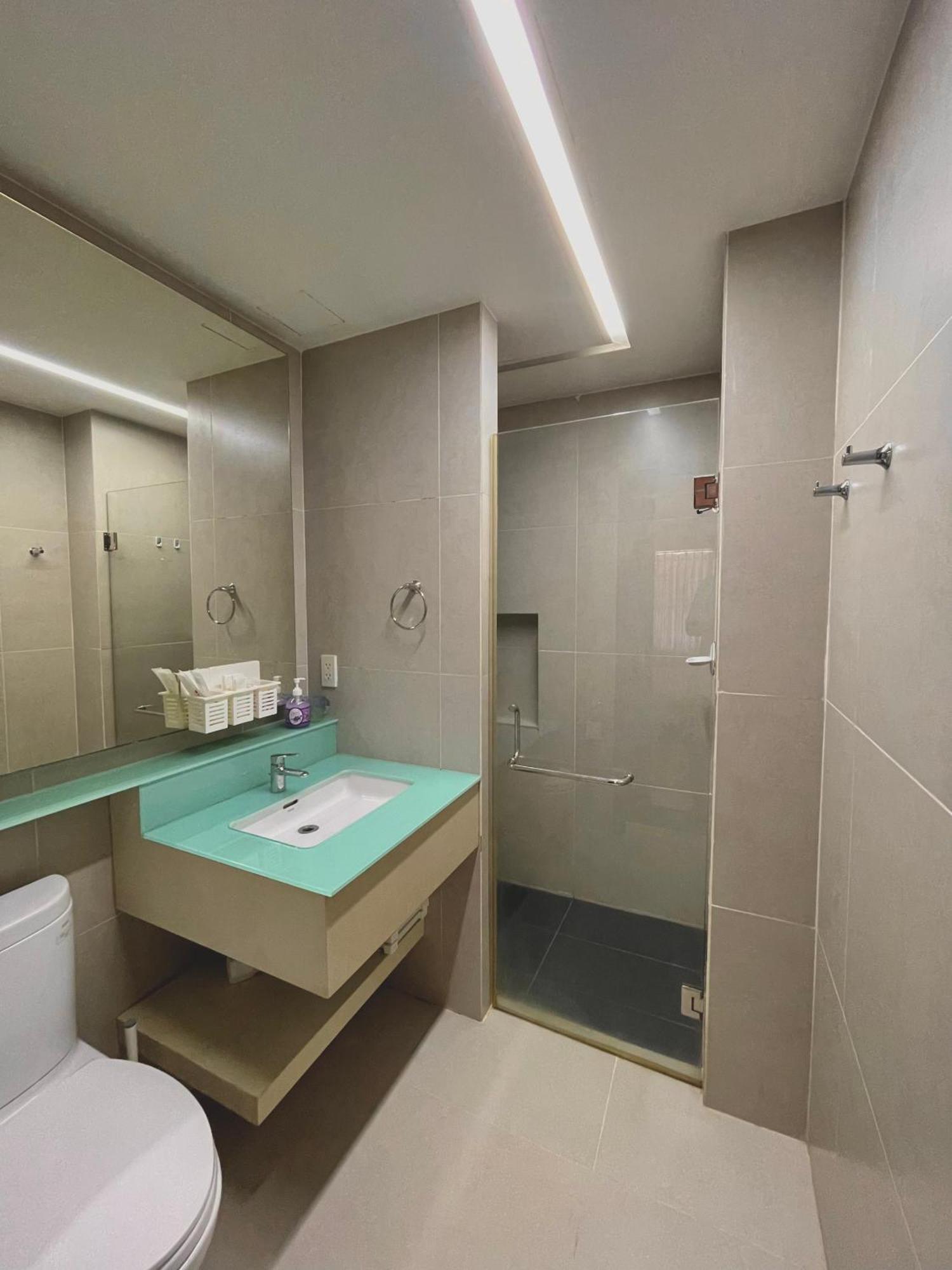 70m2, 1br Netflix, D7 & Landmark81 View Sunrise North Apartment Ho Chi Minh City