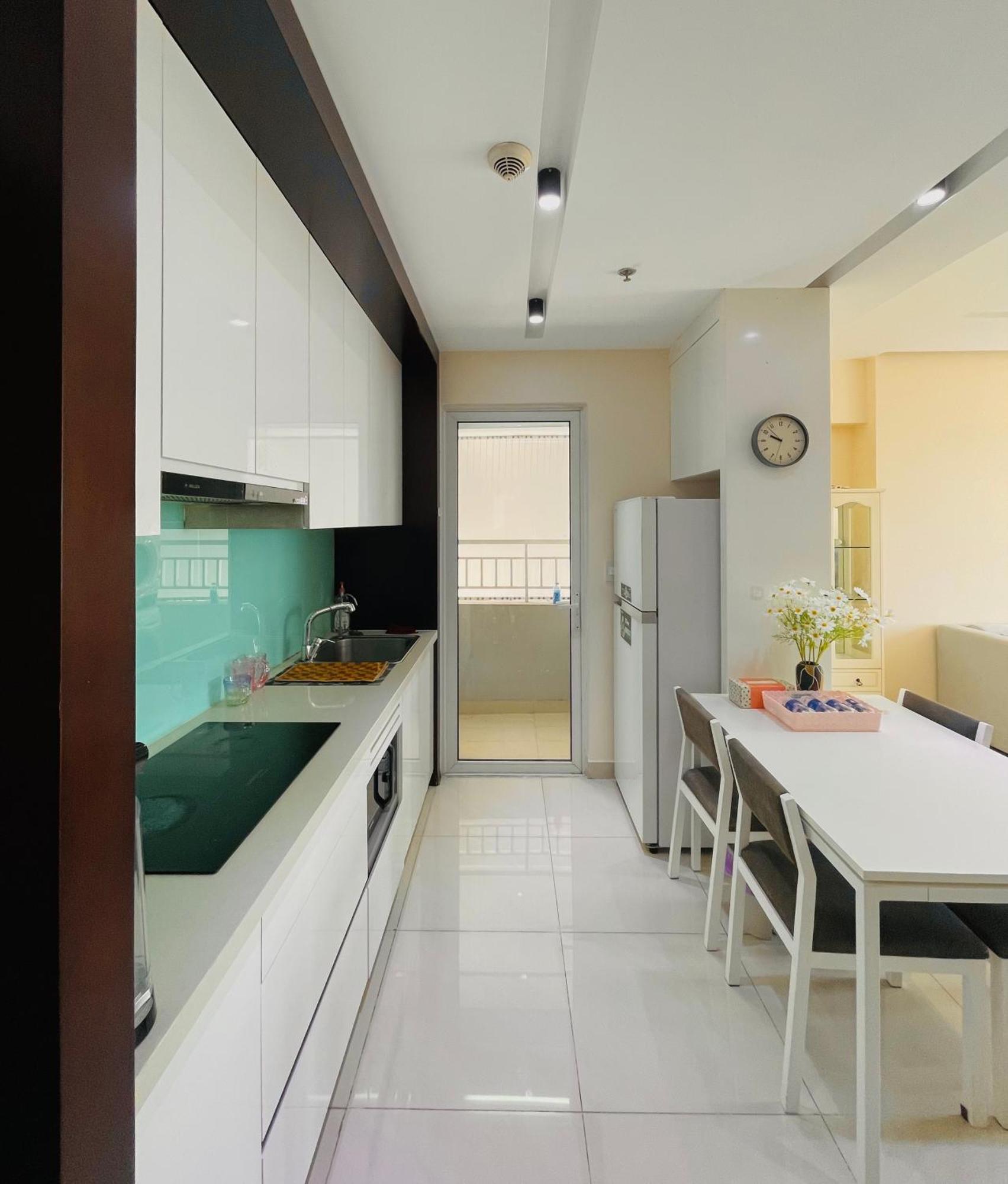 70m2, 1br Netflix, D7 & Landmark81 View Sunrise North Apartment