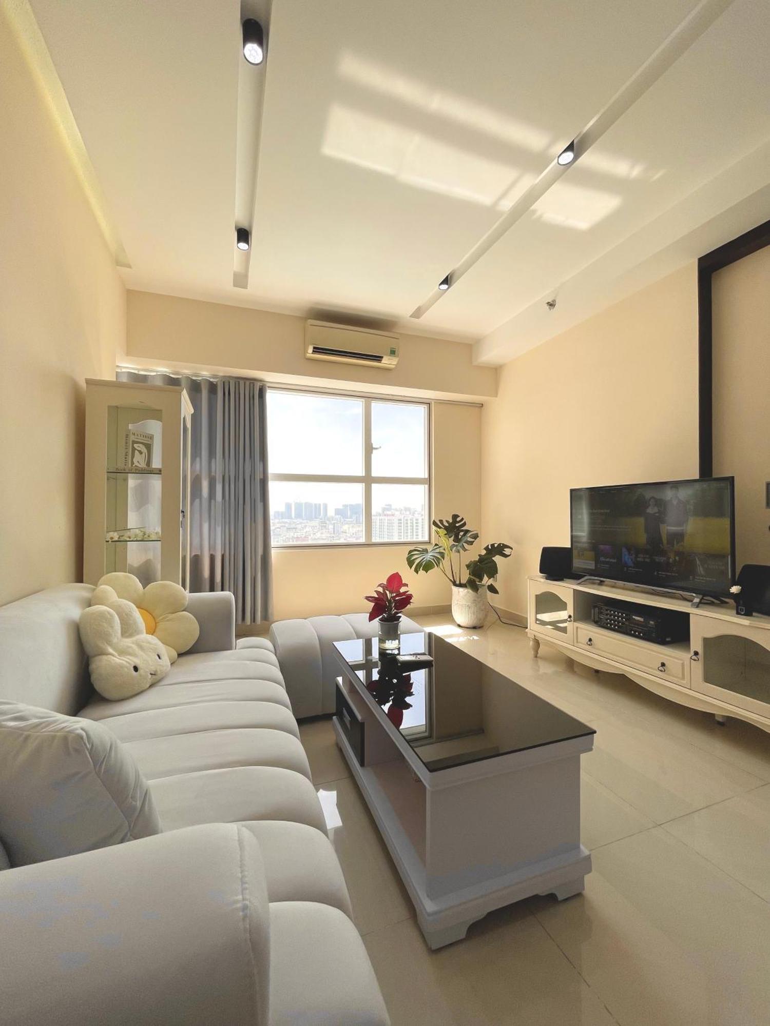 70m2, 1br Netflix, D7 & Landmark81 View Sunrise North Apartment Ho Chi Minh City