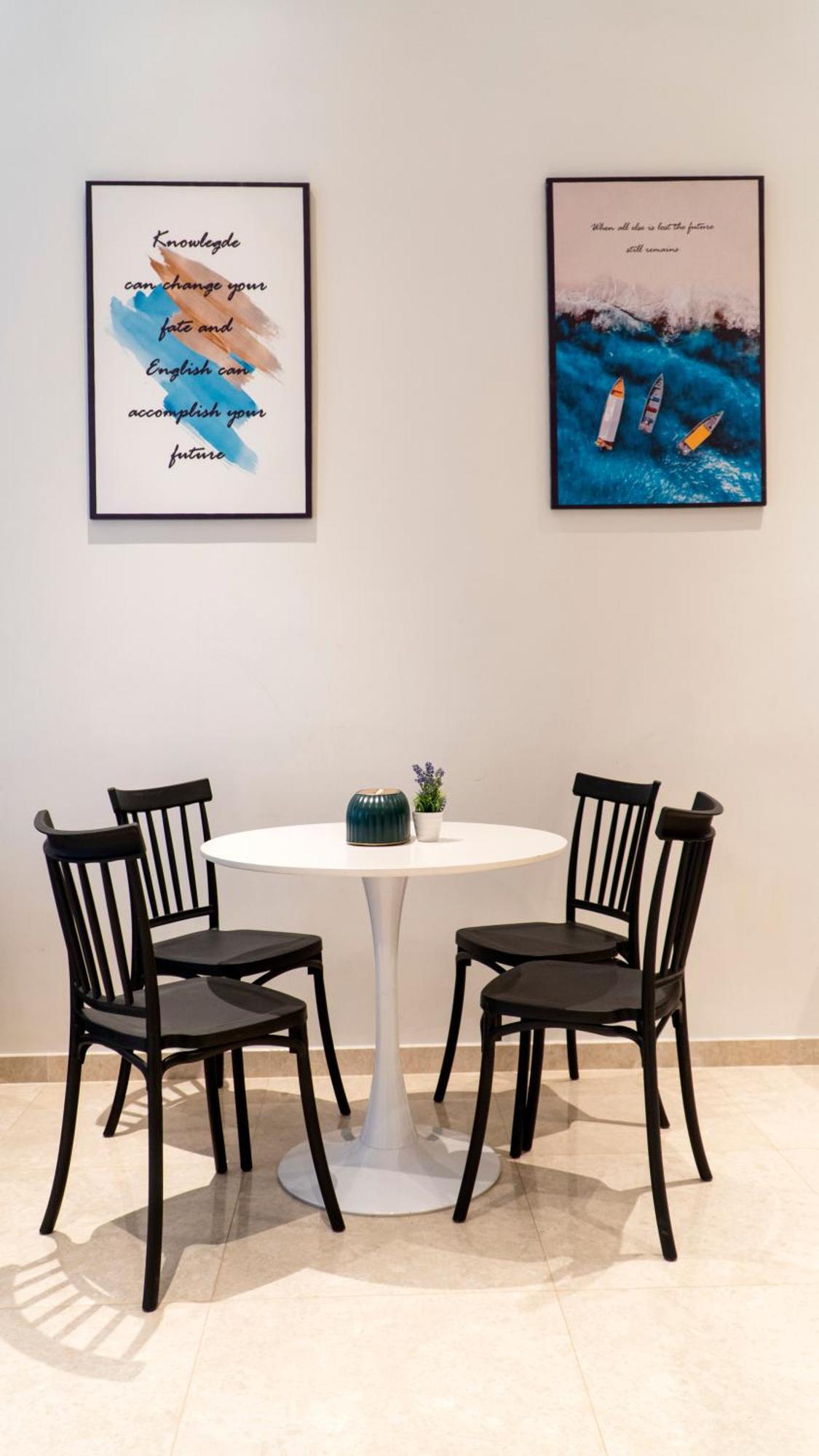 Salmon Apartment *