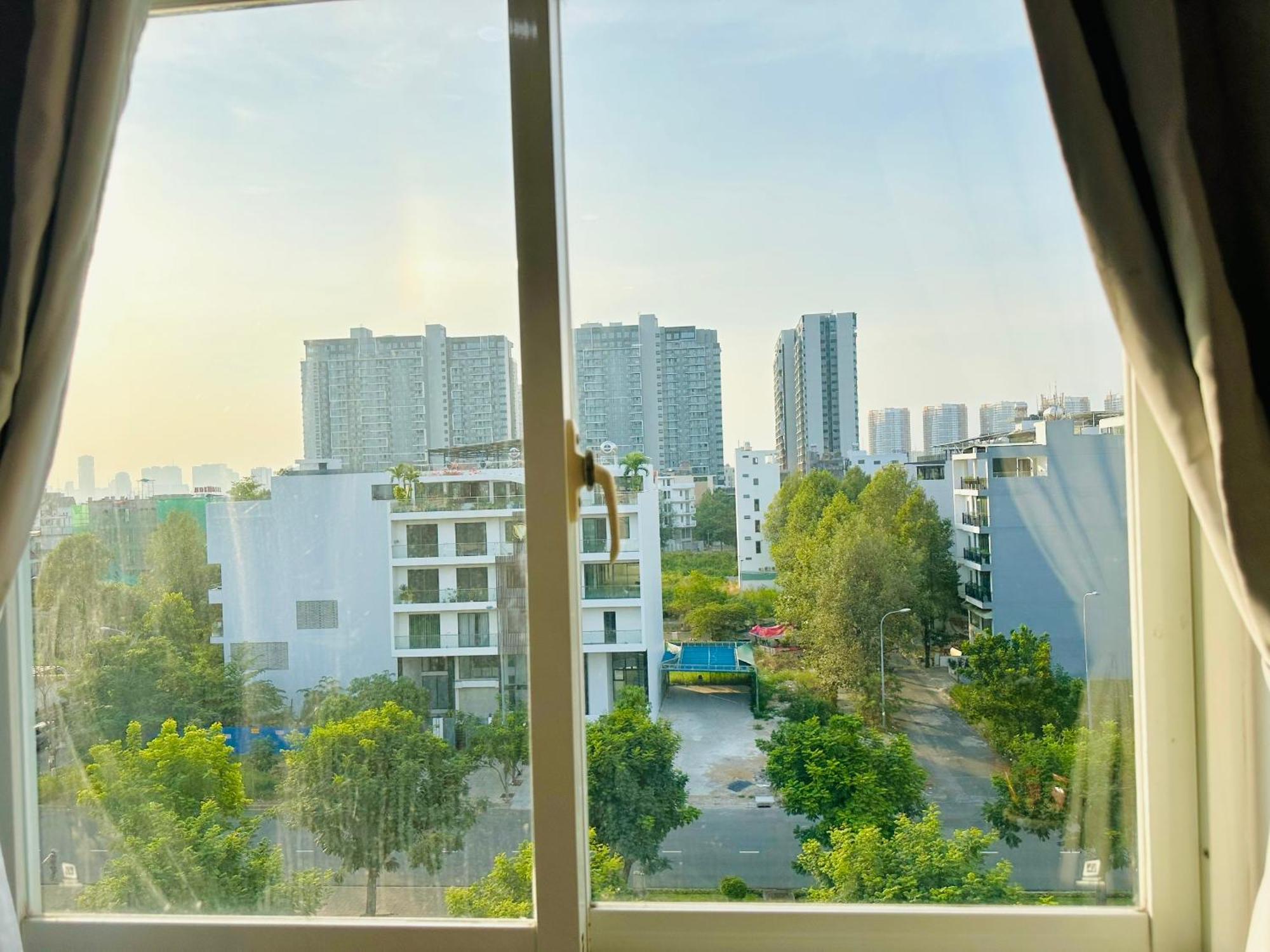 I Riverside B602 I Sky High W Kitchen And View *