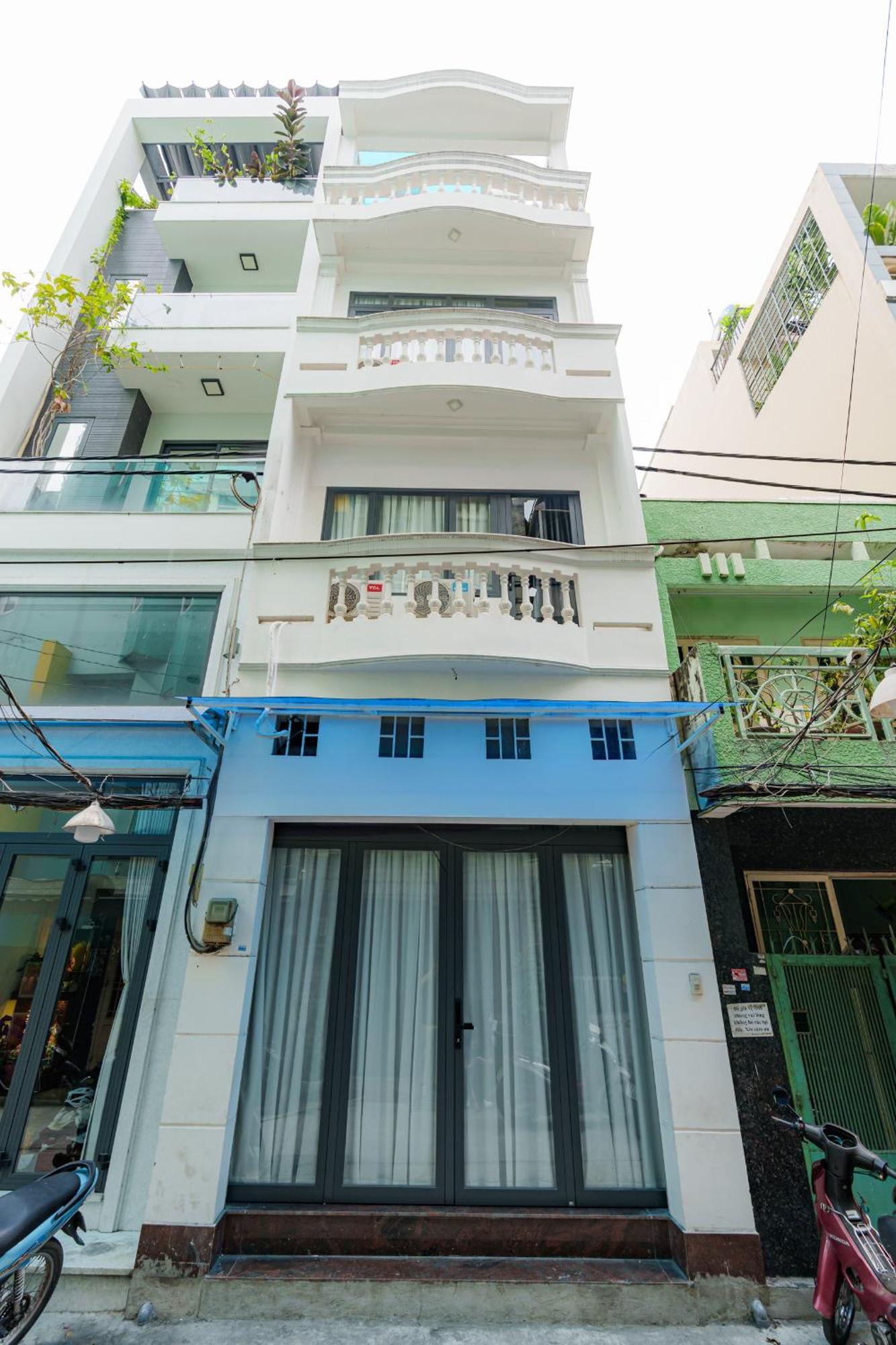 Entire 5-6brs House In Saigon Centre *