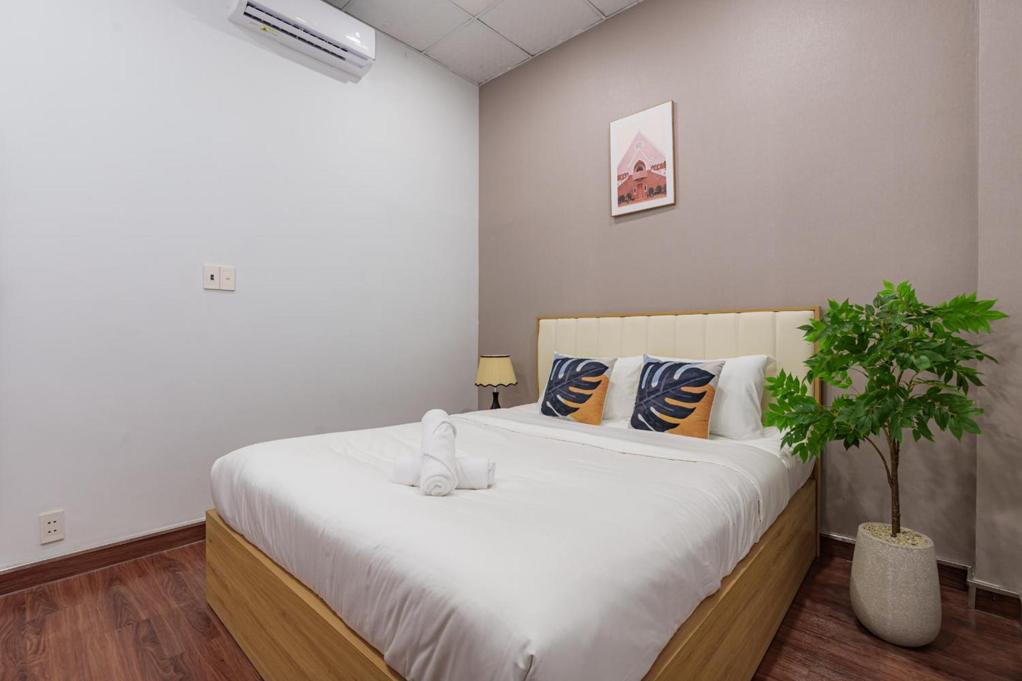Entire 5-6brs House In Saigon Centre *