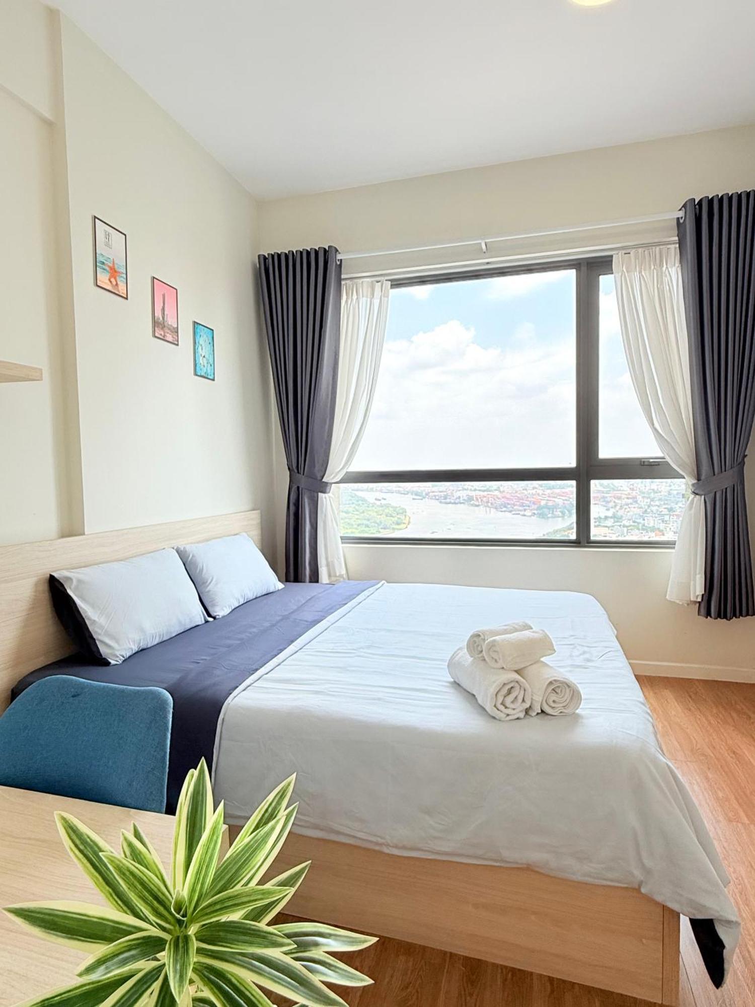 2 Bedroom River View Gym &pool At Masteri An Phu Apartment