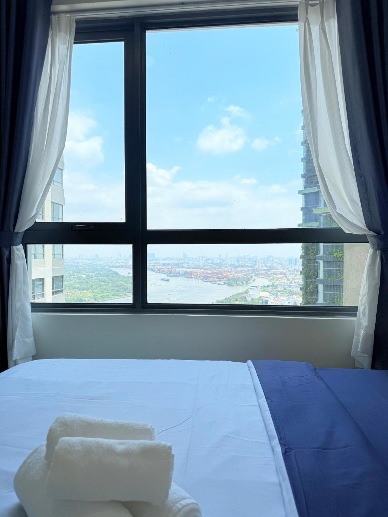 2 Bedroom River View Gym &pool At Masteri An Phu Apartment Ho Chi Minh City