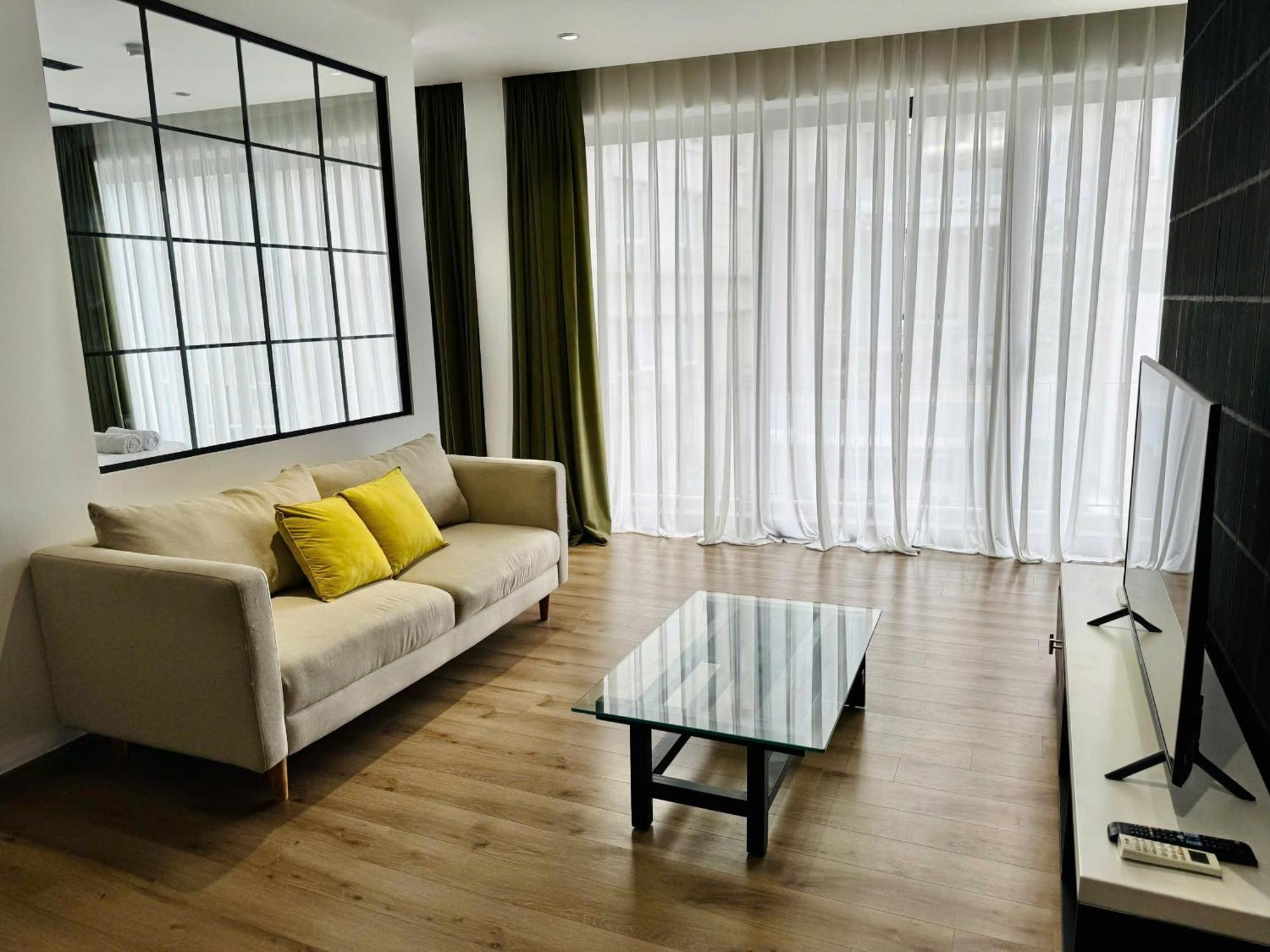 Noma Living - With Working Space For Nomad Apartment *