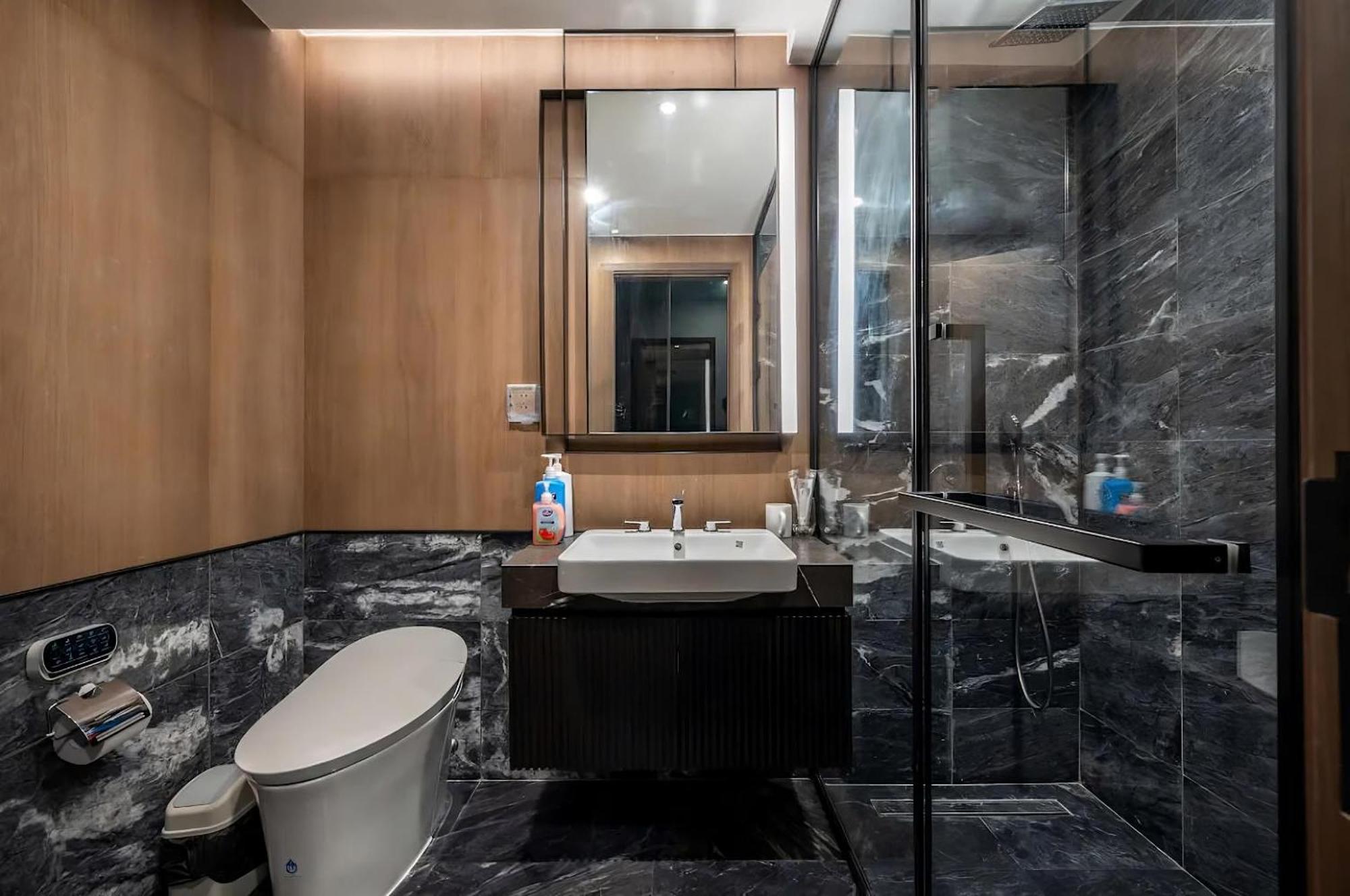 Saigon Landmark Center Apartment *