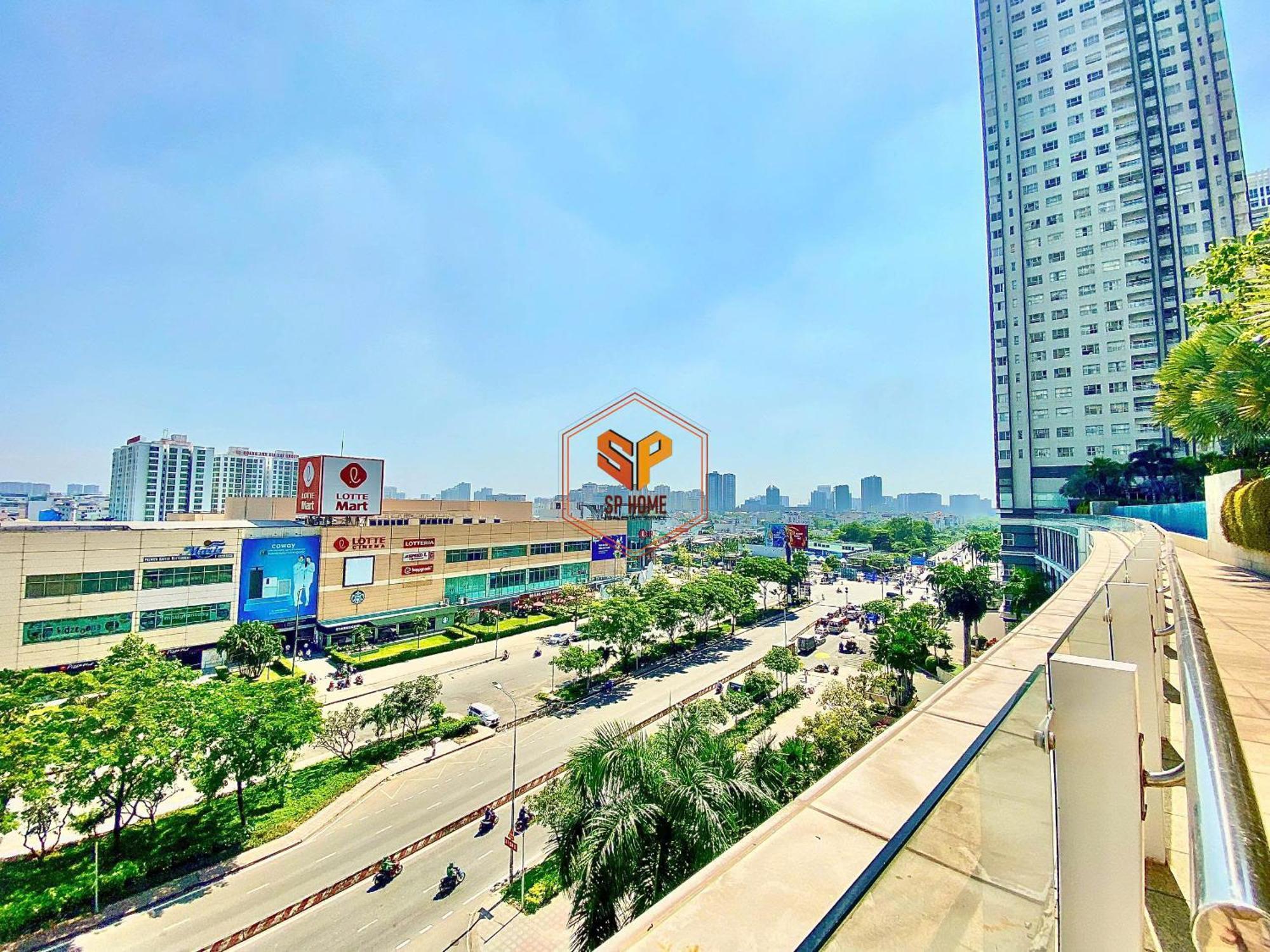 Sunrise City- Lotte Mart Quan 7 *
