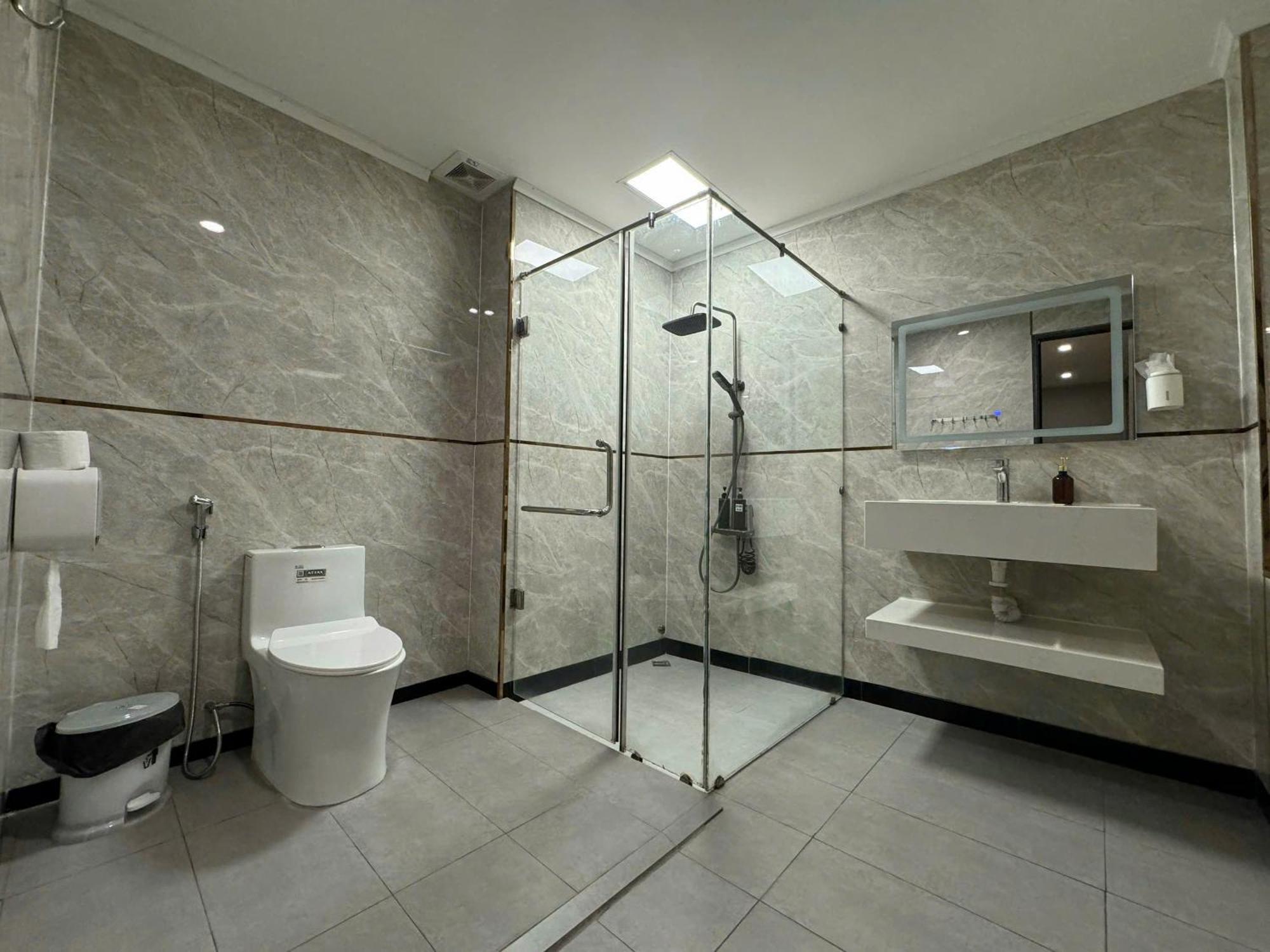 M&h Hotel 2*