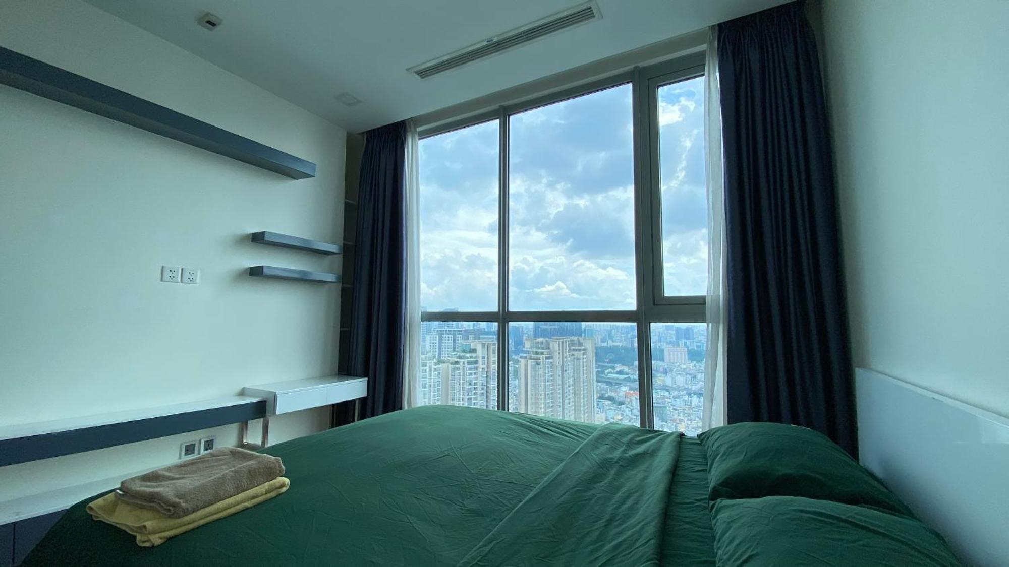 - Vinhomes Park, Landmark 81 Area & Ice Skating Rink Ho Chi Minh City