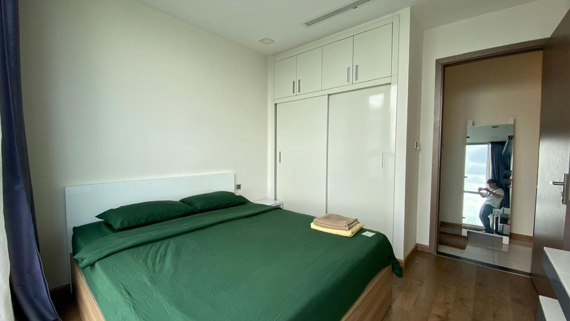- Vinhomes Park, Landmark 81 Area & Ice Skating Rink Apartment *