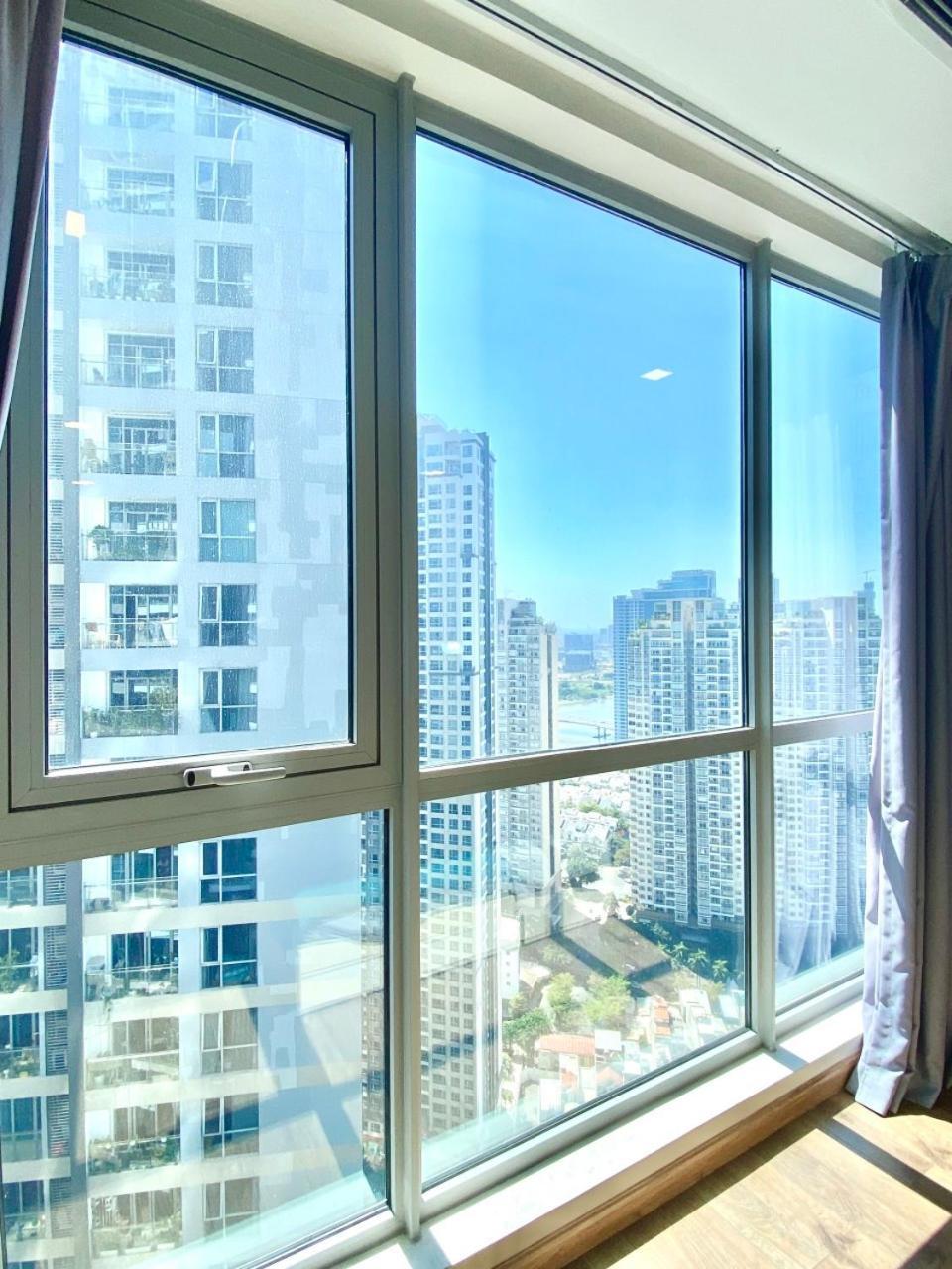 - Vinhomes Park, Landmark 81 Area & Ice Skating Rink *