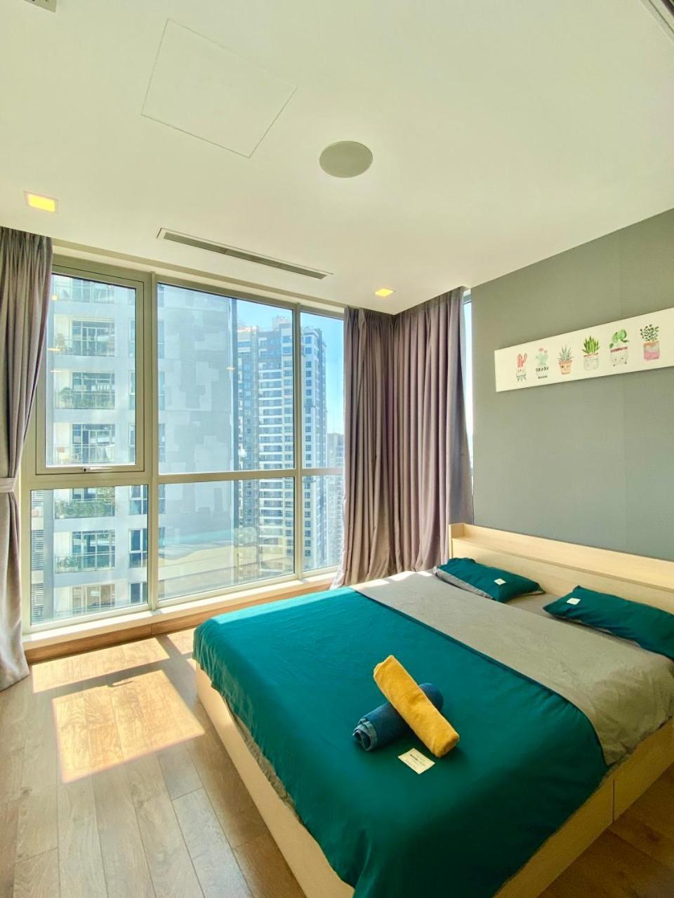 - Vinhomes Park, Landmark 81 Area & Ice Skating Rink * Ho Chi Minh City