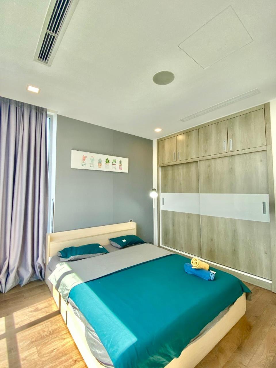 - Vinhomes Park, Landmark 81 Area & Ice Skating Rink Apartment Ho Chi Minh City