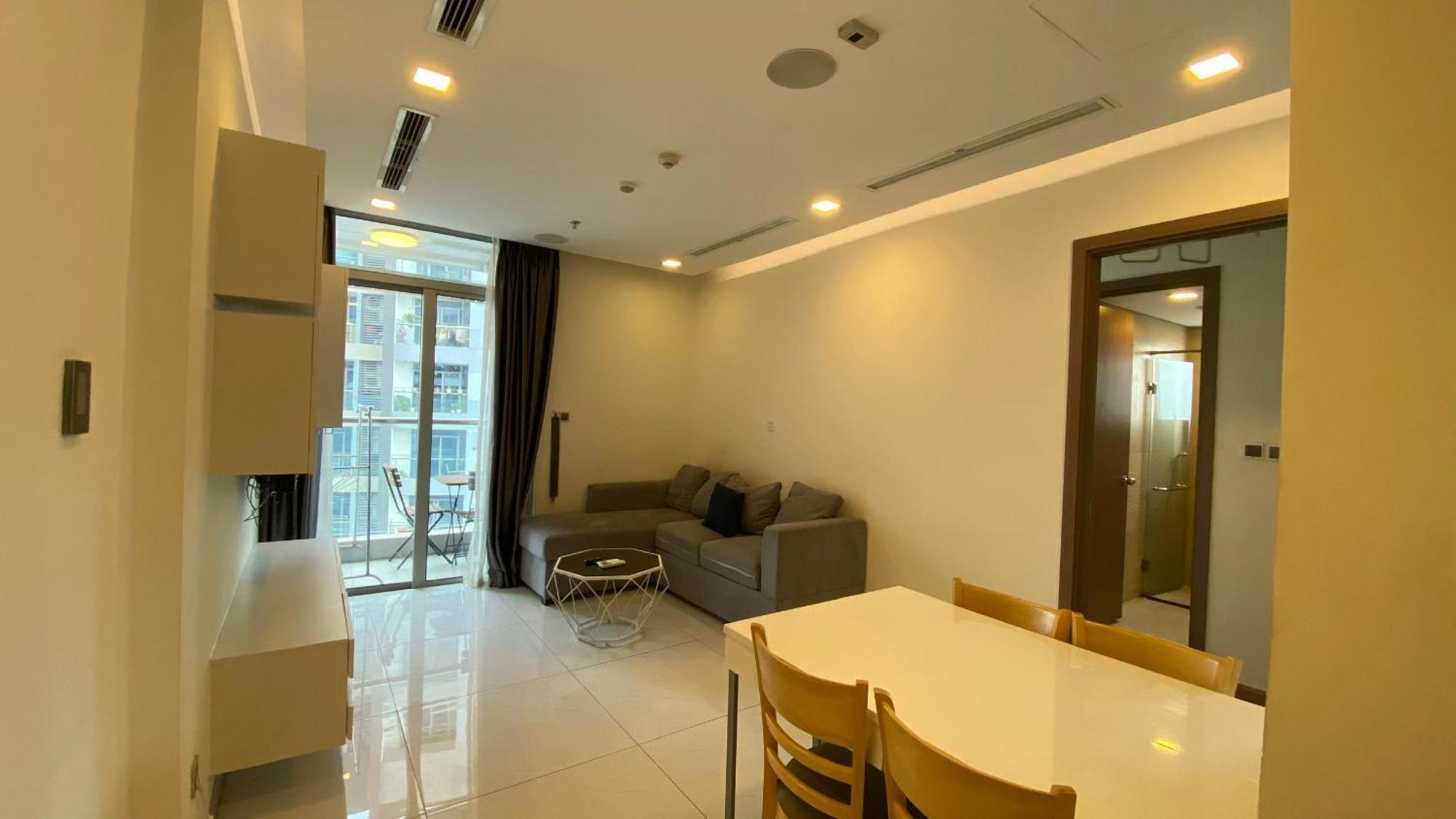 - Vinhomes Park, Landmark 81 Area & Ice Skating Rink Apartment