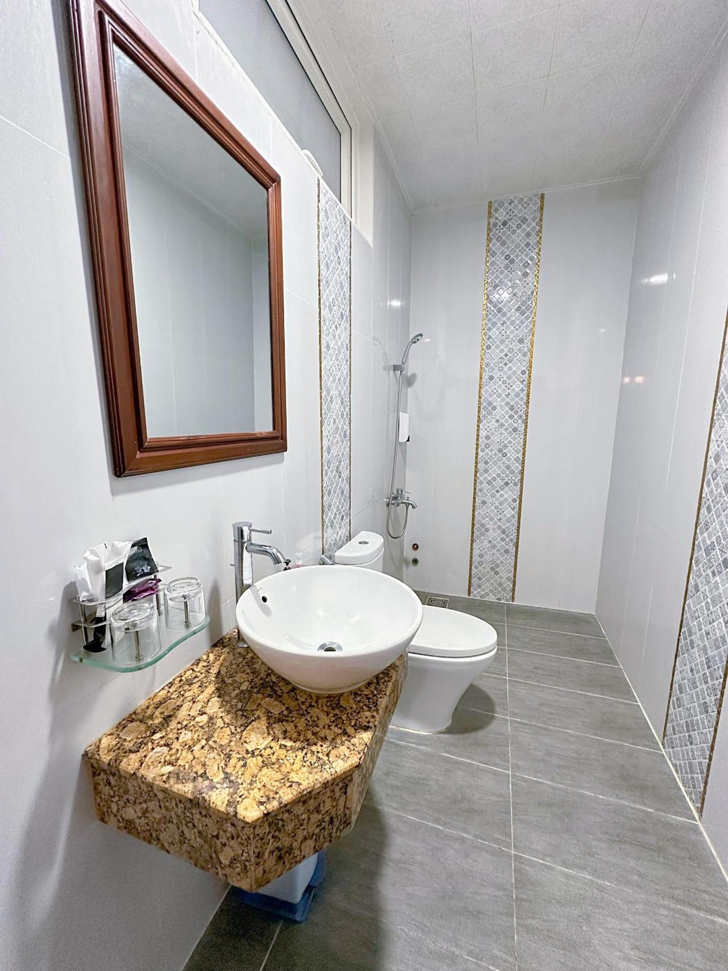 Nhat Minh Etown & Airport Hotel