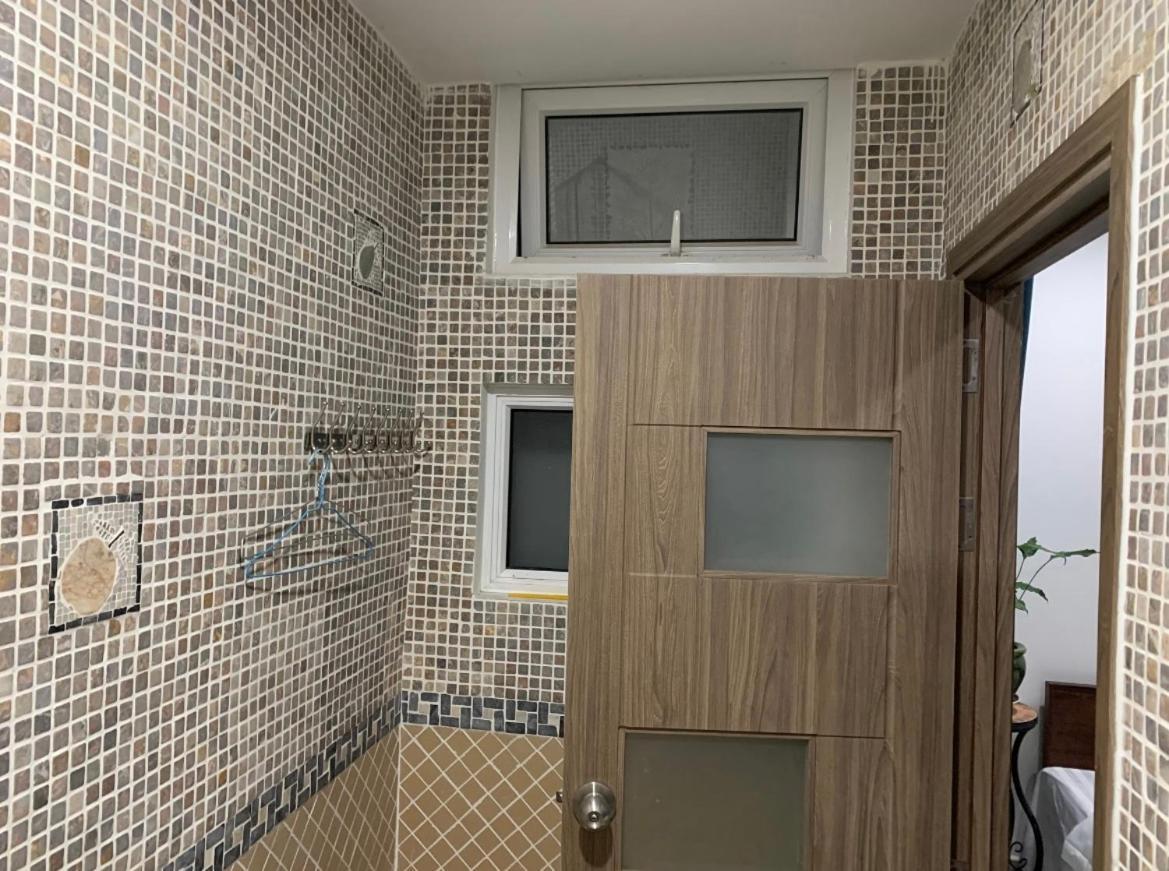Bed & Breakfast Tutaco Double With Front Small Yard Ho Chi Minh City