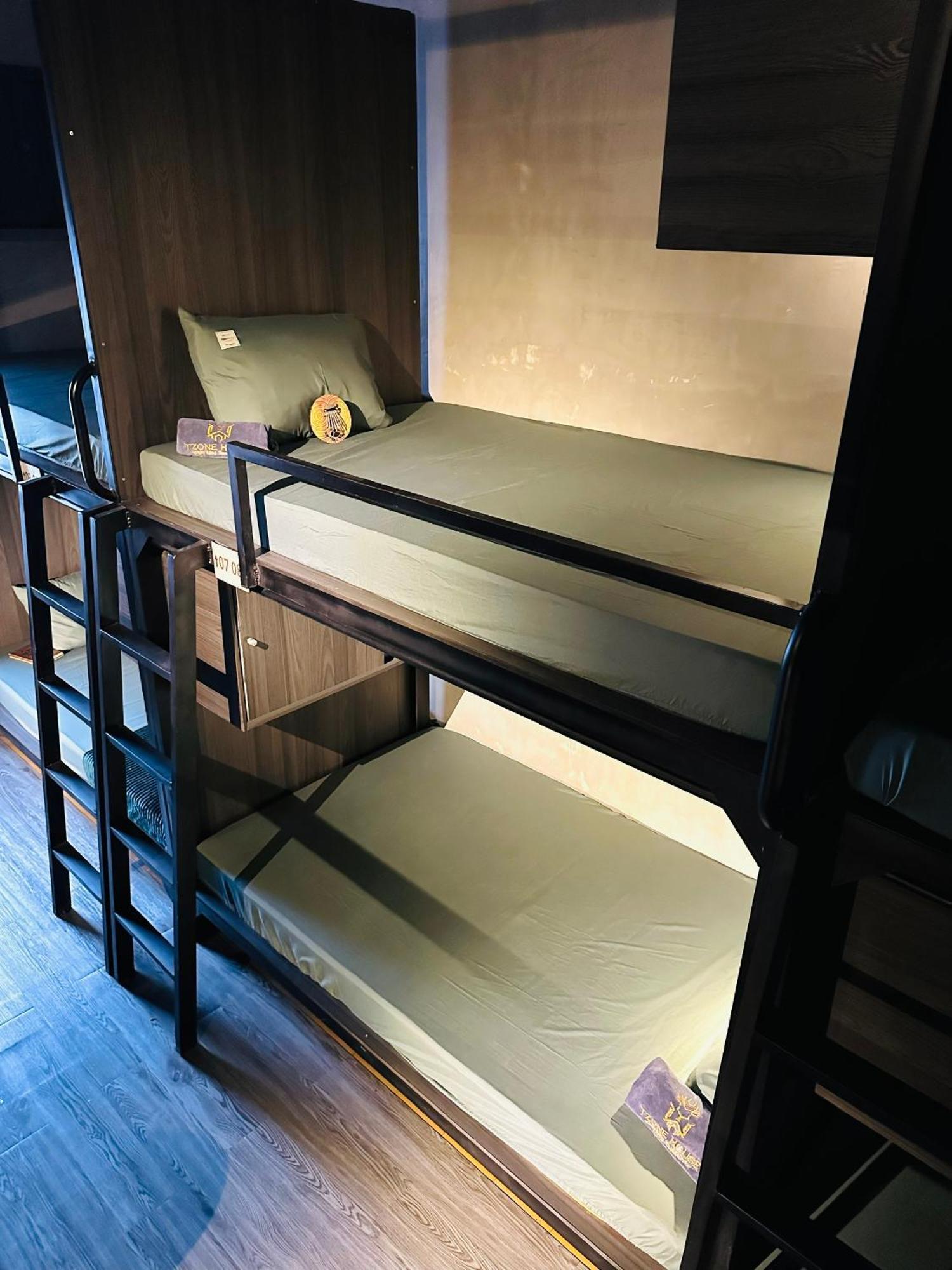 T Zone - Quiet Place, Near China Town,ho Thi Ky Street Food,cafe,beer Capsule hotel Ho Chi Minh City