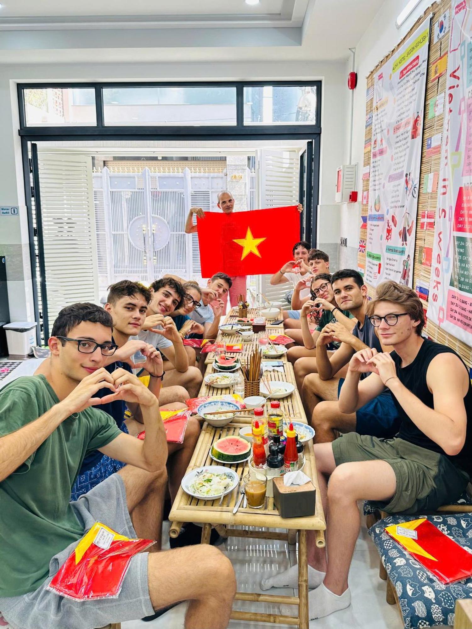 Aloha Saigon Premium By Local Travel Experts - Newly Opened, Less-touristy Location, Spacious Rooms, Glass Shower Bathroom, Free Breakfast & Walking Tour Hostel Ho Chi Minh City
