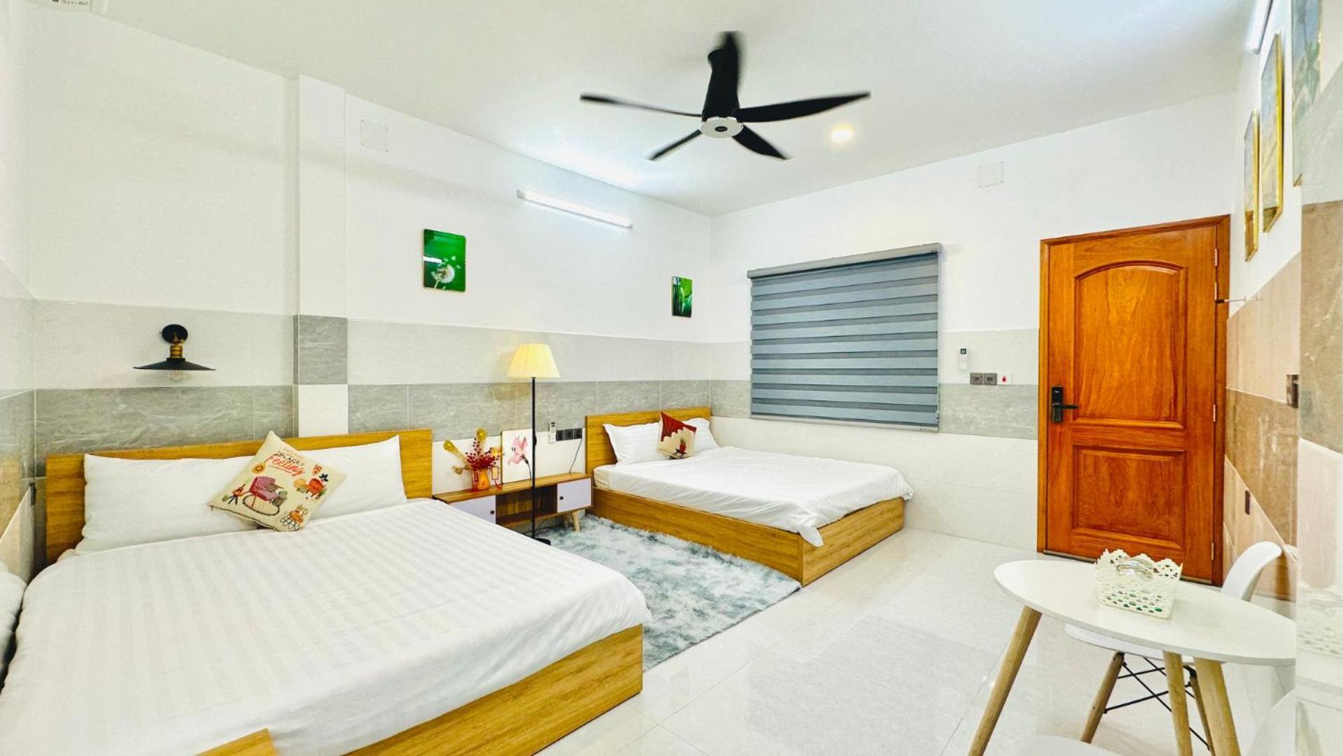 Aloha Saigon Premium By Local Travel Experts - Newly Opened, Less-touristy Location, Spacious Rooms, Glass Shower Bathroom, Free Breakfast & Walking Tour * Ho Chi Minh City