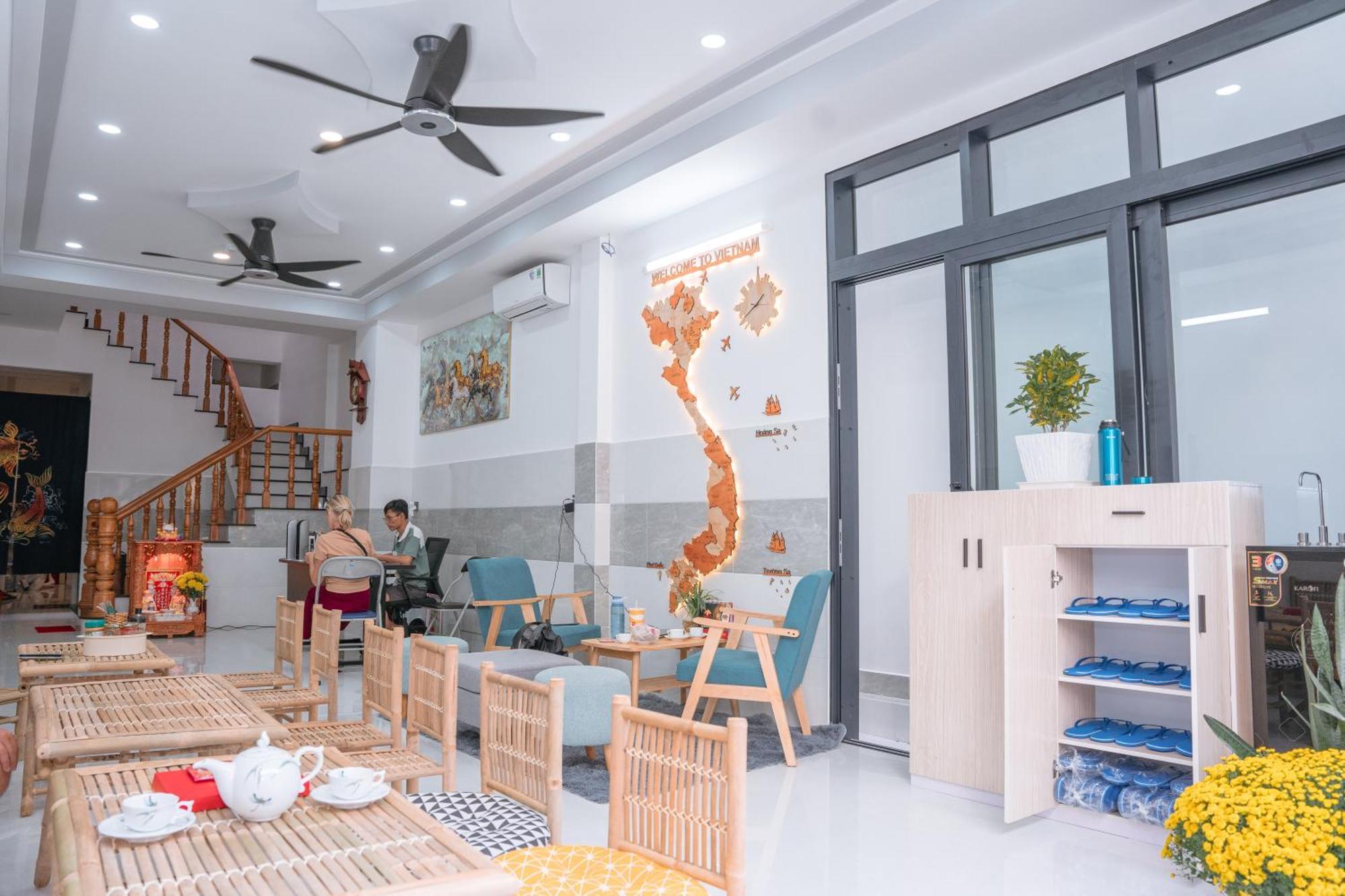 Aloha Saigon Premium By Local Travel Experts - Newly Opened, Less-touristy Location, Spacious Rooms, Glass Shower Bathroom, Free Breakfast & Walking Tour Hostel Ho Chi Minh City