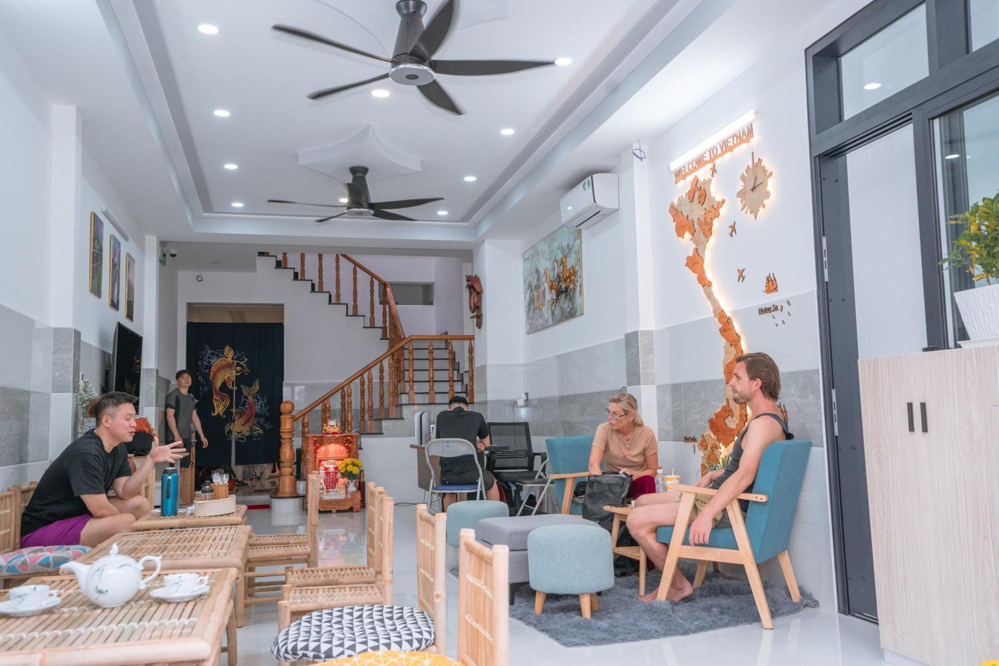 Aloha Saigon Premium By Local Travel Experts - Newly Opened, Less-touristy Location, Spacious Rooms, Glass Shower Bathroom, Free Breakfast & Walking Tour * Ho Chi Minh City
