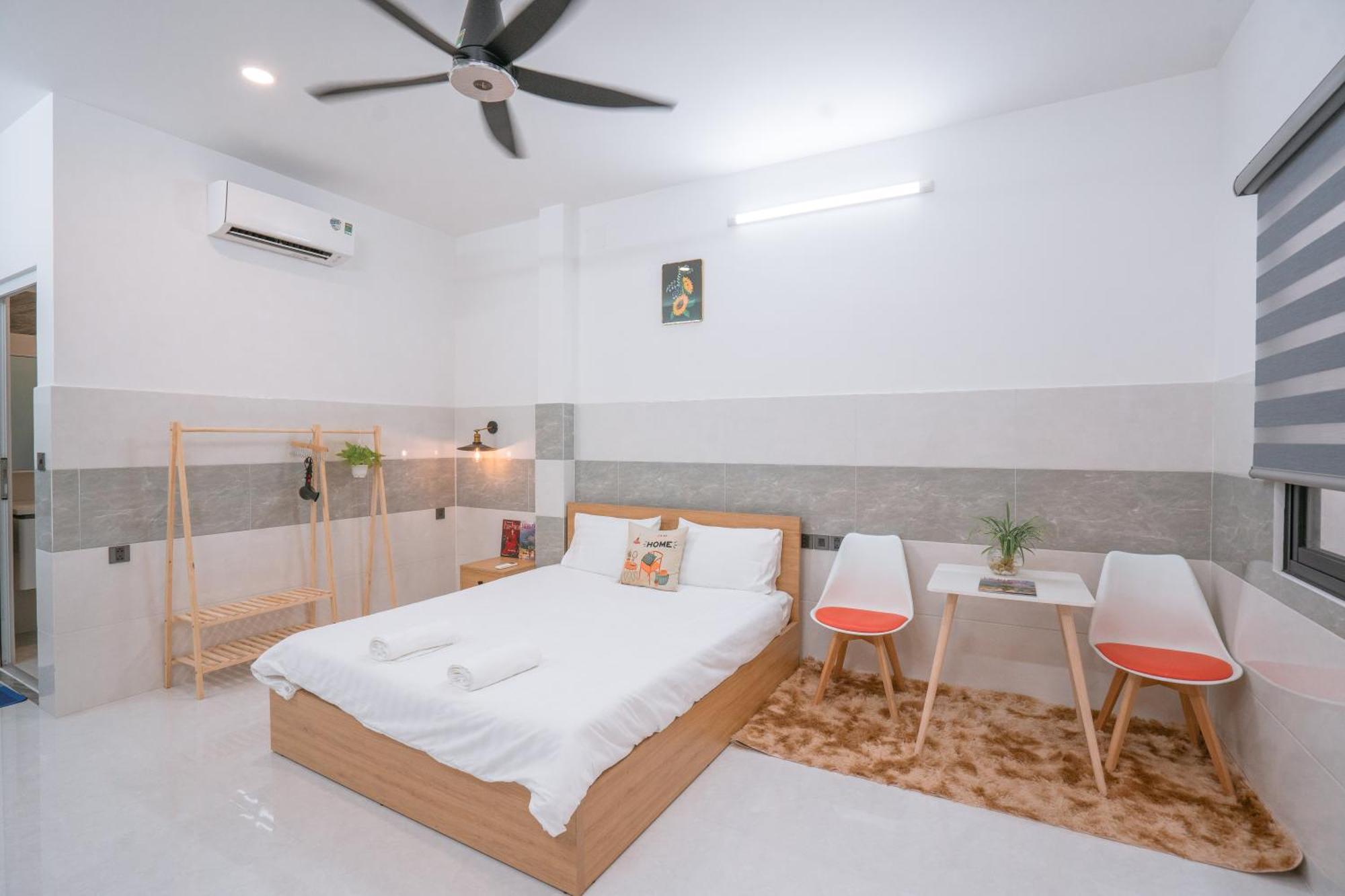 Aloha Saigon Premium By Local Travel Experts - Newly Opened, Less-touristy Location, Spacious Rooms, Glass Shower Bathroom, Free Breakfast & Walking Tour Hostel