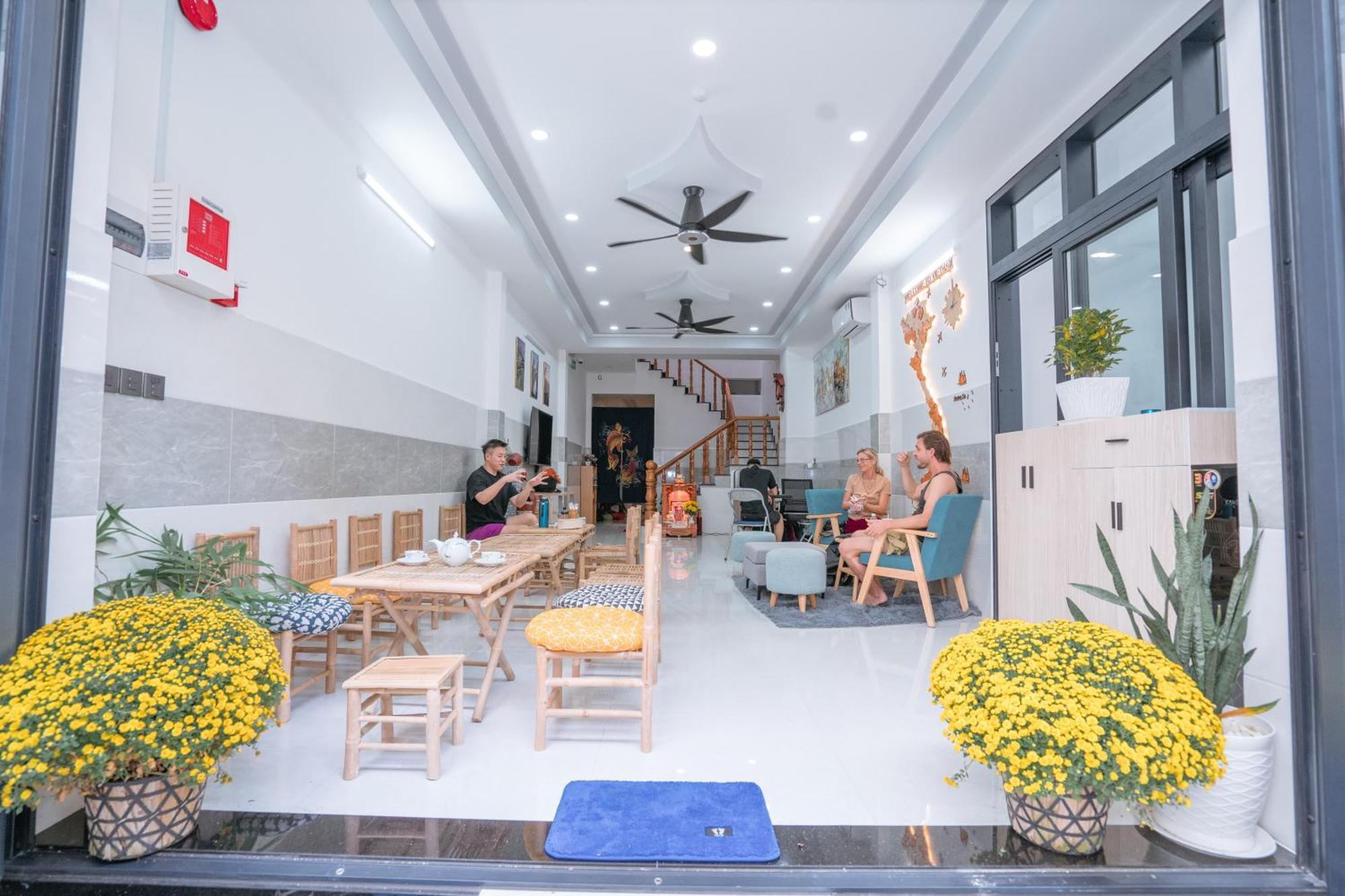 Aloha Saigon Premium By Local Travel Experts - Newly Opened, Less-touristy Location, Spacious Rooms, Glass Shower Bathroom, Free Breakfast & Walking Tour *