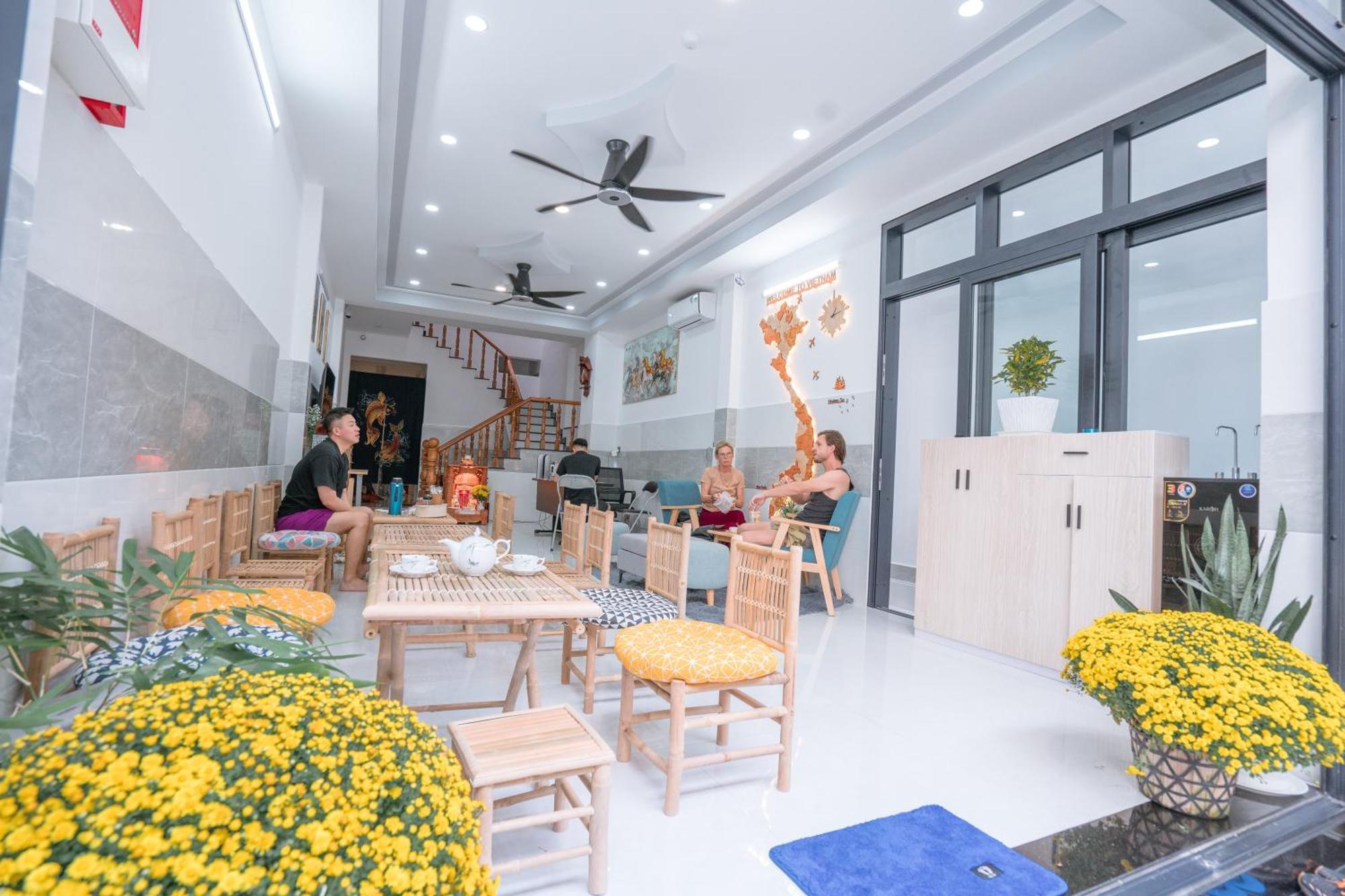 Aloha Saigon Premium By Local Travel Experts - Newly Opened, Less-touristy Location, Spacious Rooms, Glass Shower Bathroom, Free Breakfast & Walking Tour * Ho Chi Minh City