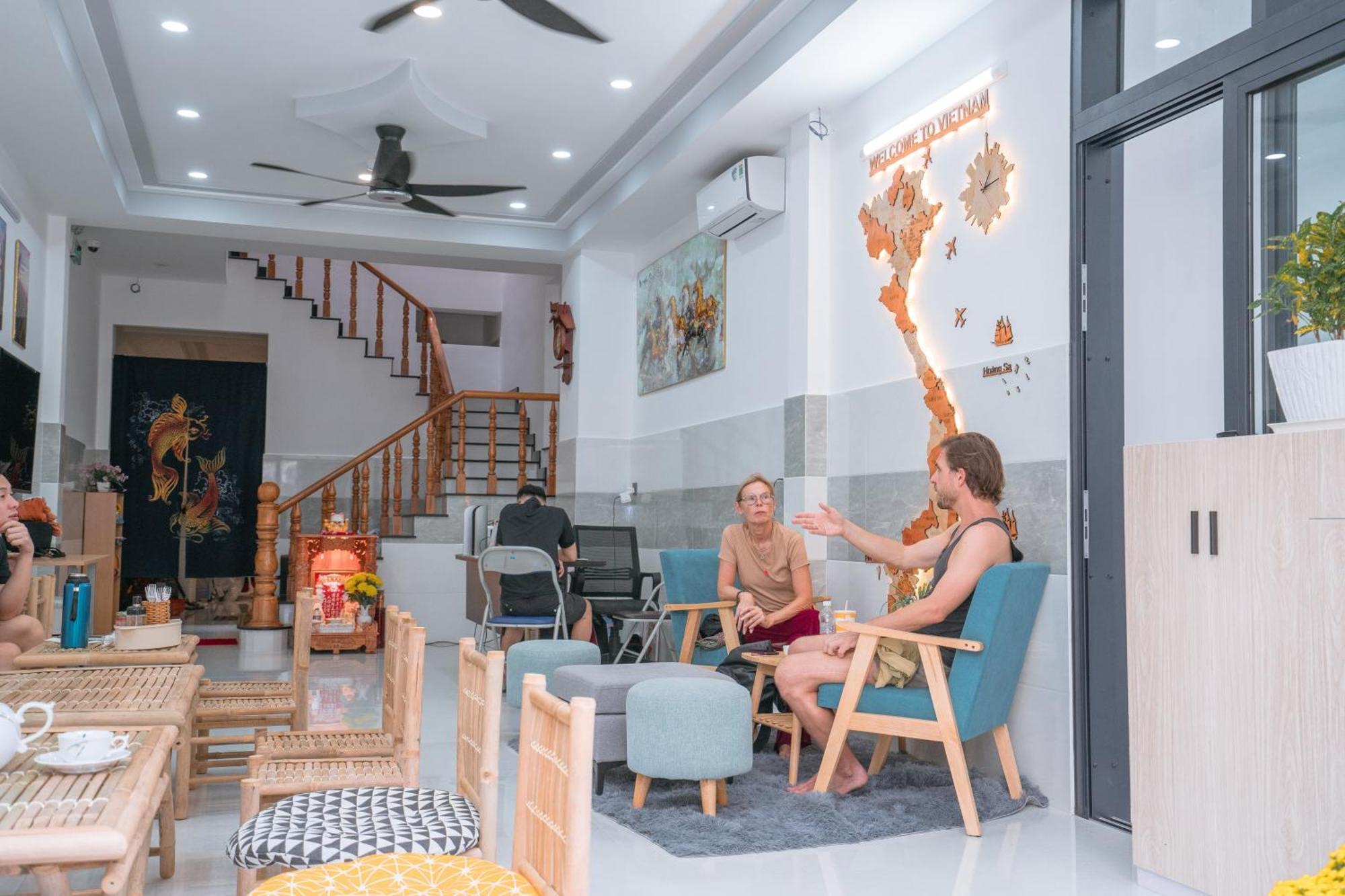 Hostel Aloha Saigon Premium By Local Travel Experts - Newly Opened, Less-touristy Location, Spacious Rooms, Glass Shower Bathroom, Free Breakfast & Walking Tour *