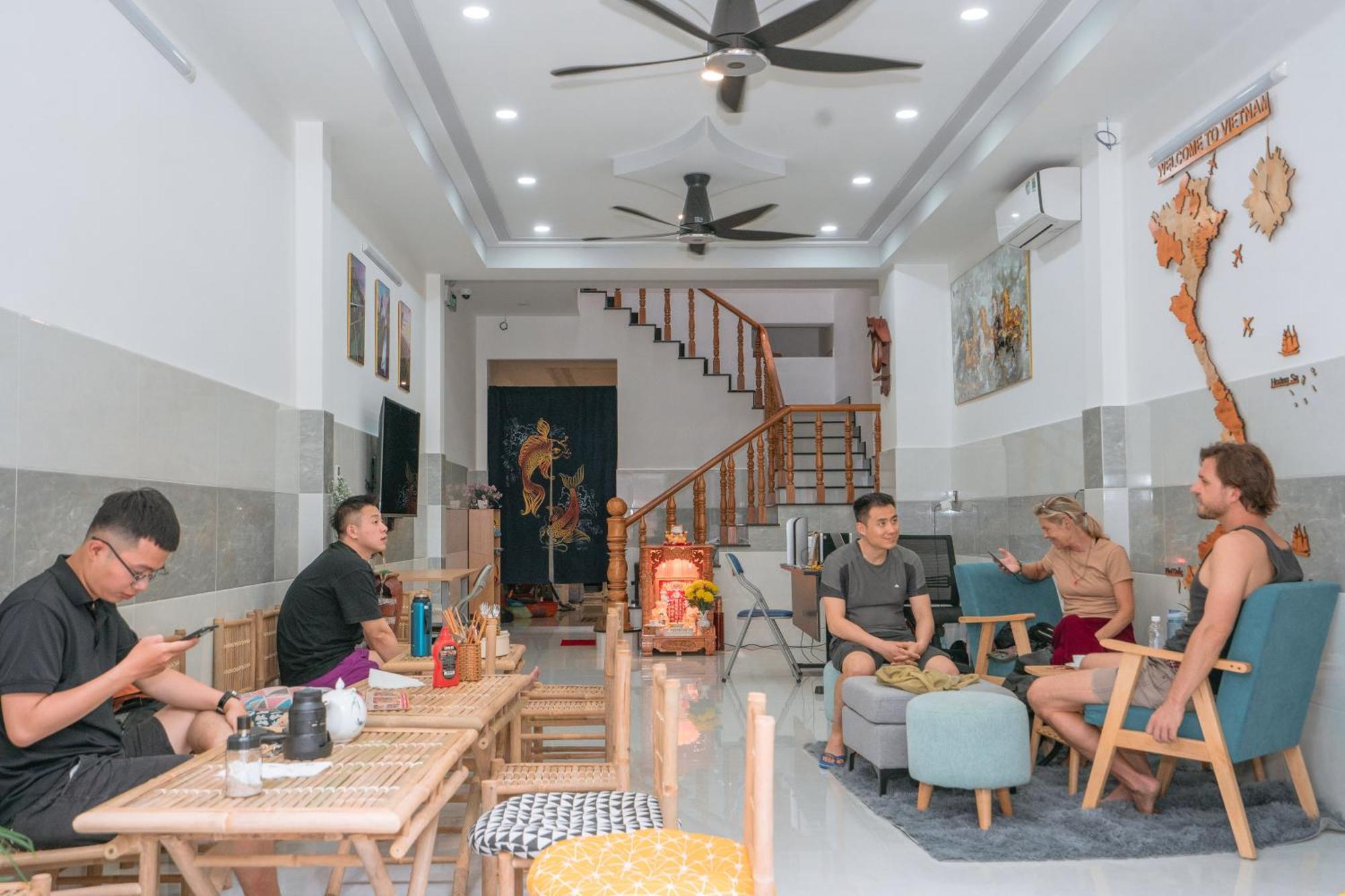 Aloha Saigon Premium By Local Travel Experts - Newly Opened, Less-touristy Location, Spacious Rooms, Glass Shower Bathroom, Free Breakfast & Walking Tour Hostel Ho Chi Minh City